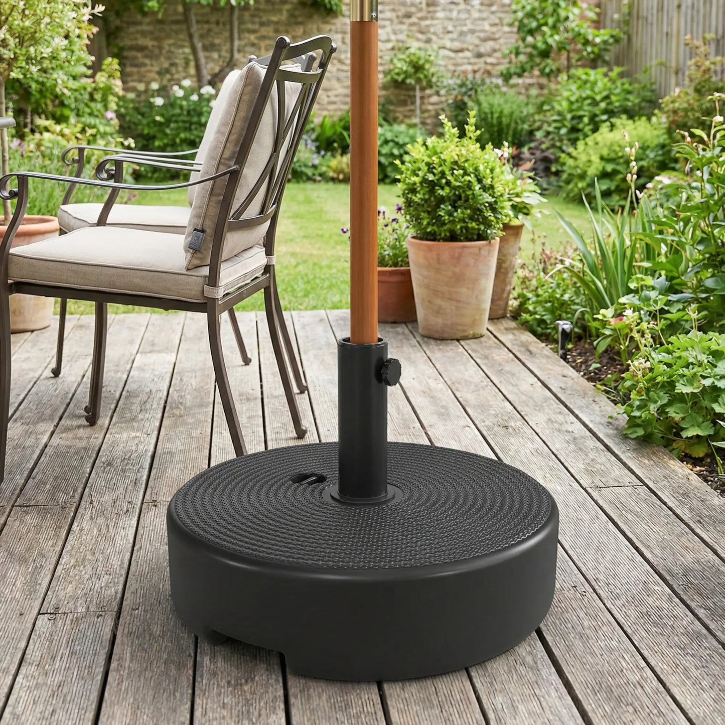 Patio Umbrella Base, 33 Lbs Water Or 42 Lbs Sand Filled, Black Umbrella Bases at Gallery Canada
