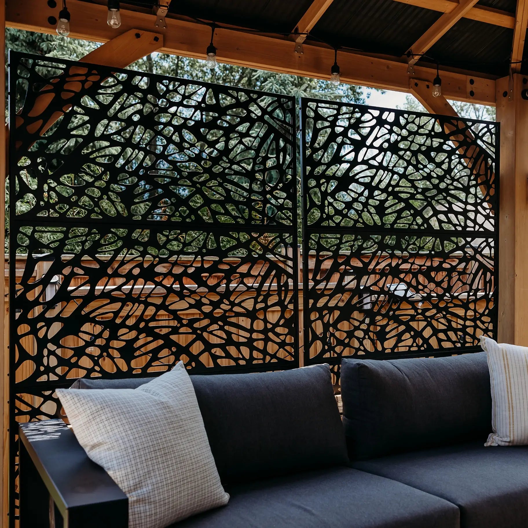 6.5FT Decorative Outdoor Divider, Metal Privacy Screen with Stand, Twisted Line Style, Black Side Awnings at Gallery Canada