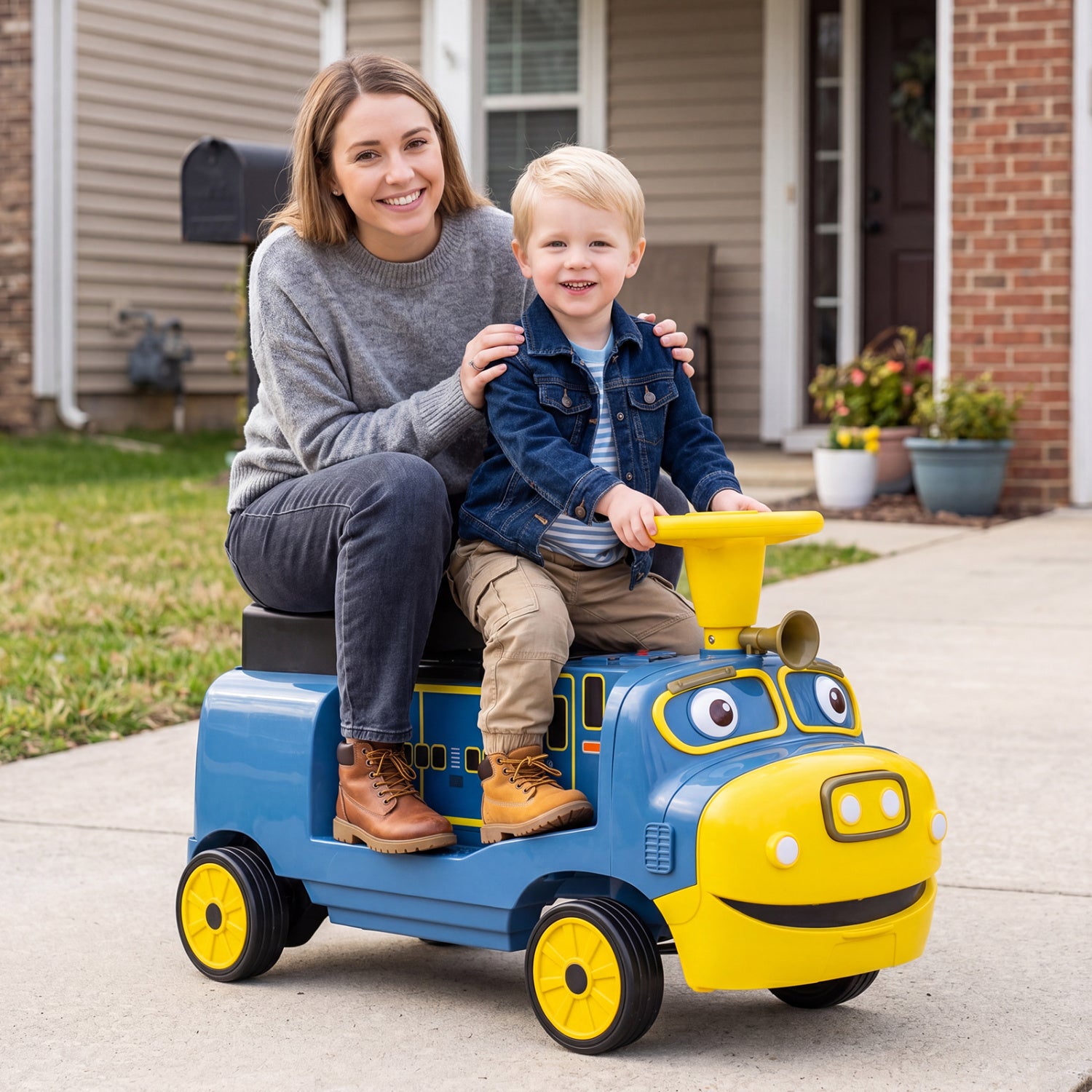 12V Kids Ride on Train 3-Seater with Detachable Carriage Licensed Chuggington, Blue Powered Ride On Toys at Gallery Canada
