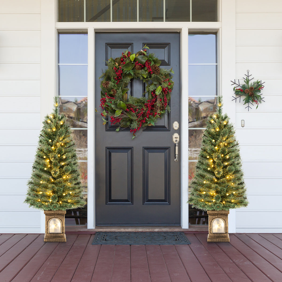 4 Feet Pre-Lit Potted Christmas Tree, Pine Needles, Green Christmas Tree at Gallery Canada