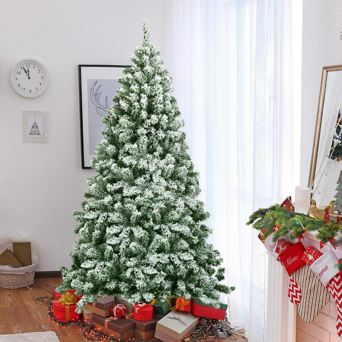 6 Feet Snow Flocked Artificial Christmas Tree Hinged with 928 Tips, Green Christmas Tree at Gallery Canada