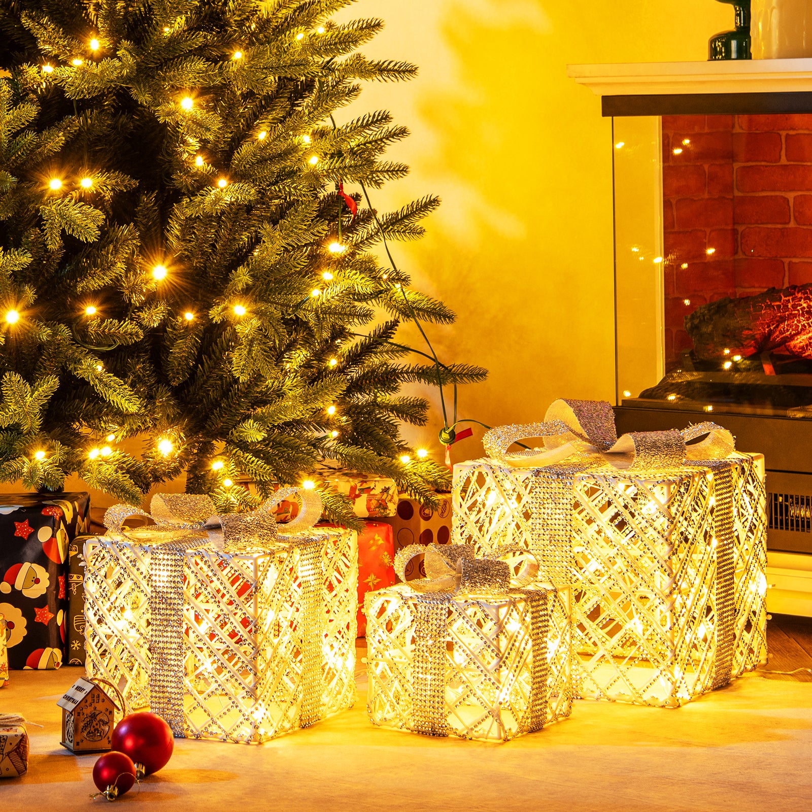 3 Pack Christmas Lighted Gift Box, 50 LED Lights, Detachable Bows, White Christmas Decor & Accessories at Gallery Canada