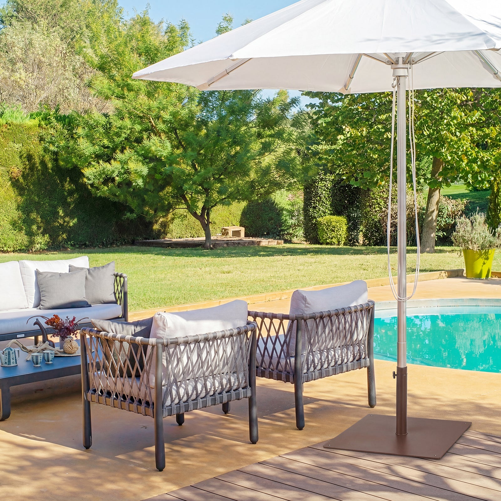 25 Inch Square Patio Umbrella Base 42 LBS Weighted, Brown Outdoor Umbrella Bases at Gallery Canada