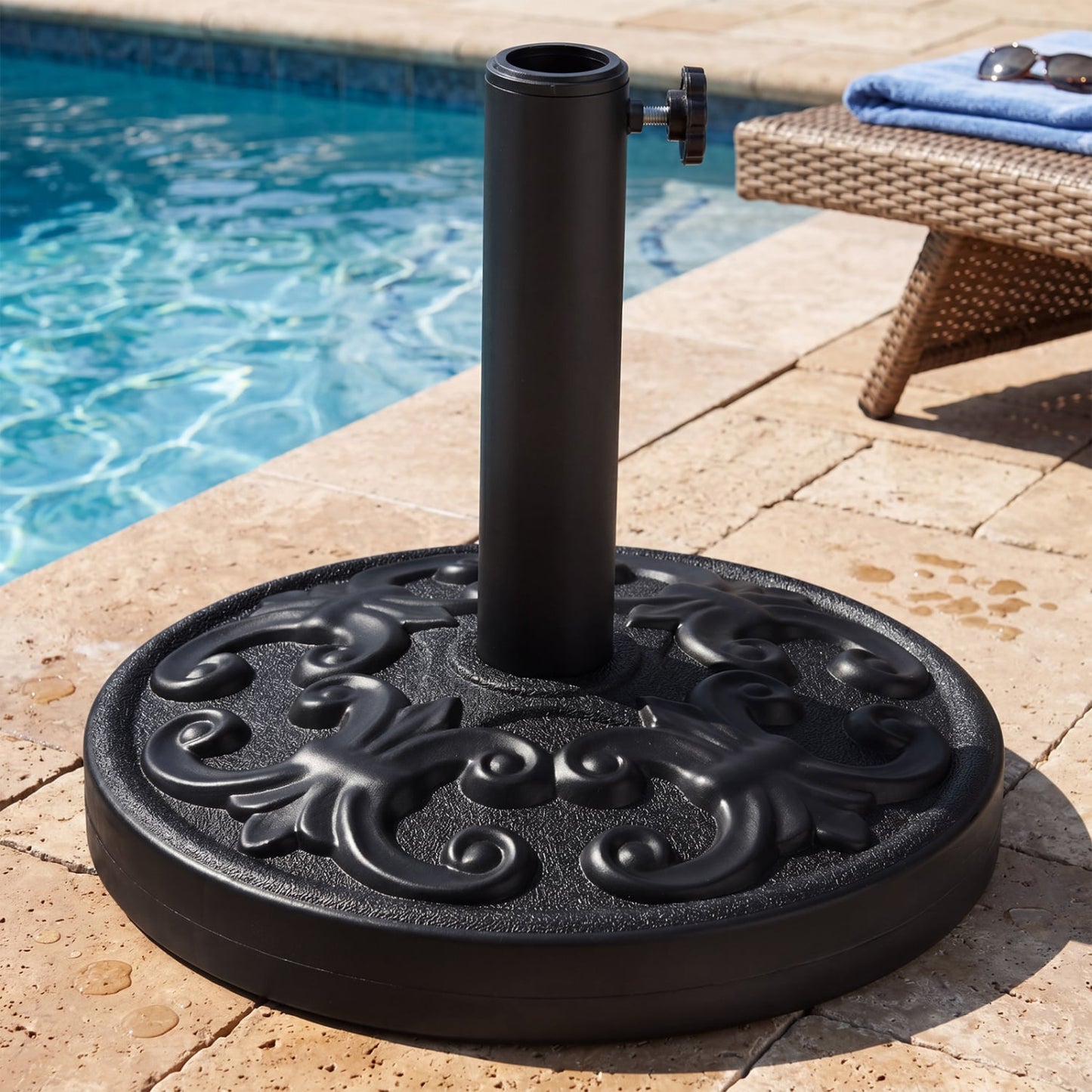 Heavy-Duty Round Umbrella Stand, 26.5 LBS Outdoor Umbrella Bases at Gallery Canada