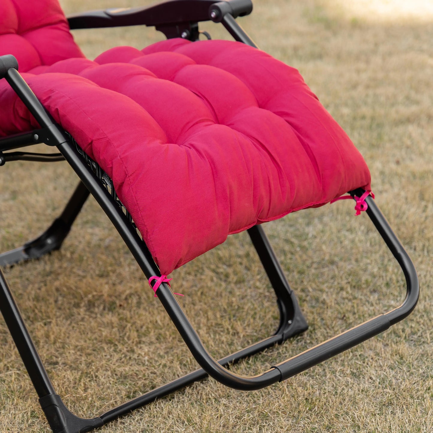 Padded Zero Gravity Chair, Folding Recliner, Patio Lounger with Cup Holder, Red Lounger Chairs at Gallery Canada