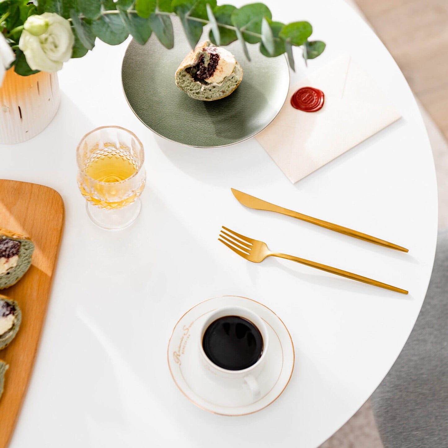 32 Inch Tulip Round Dining Table, MDF Top, White Dining Tables at Gallery Canada