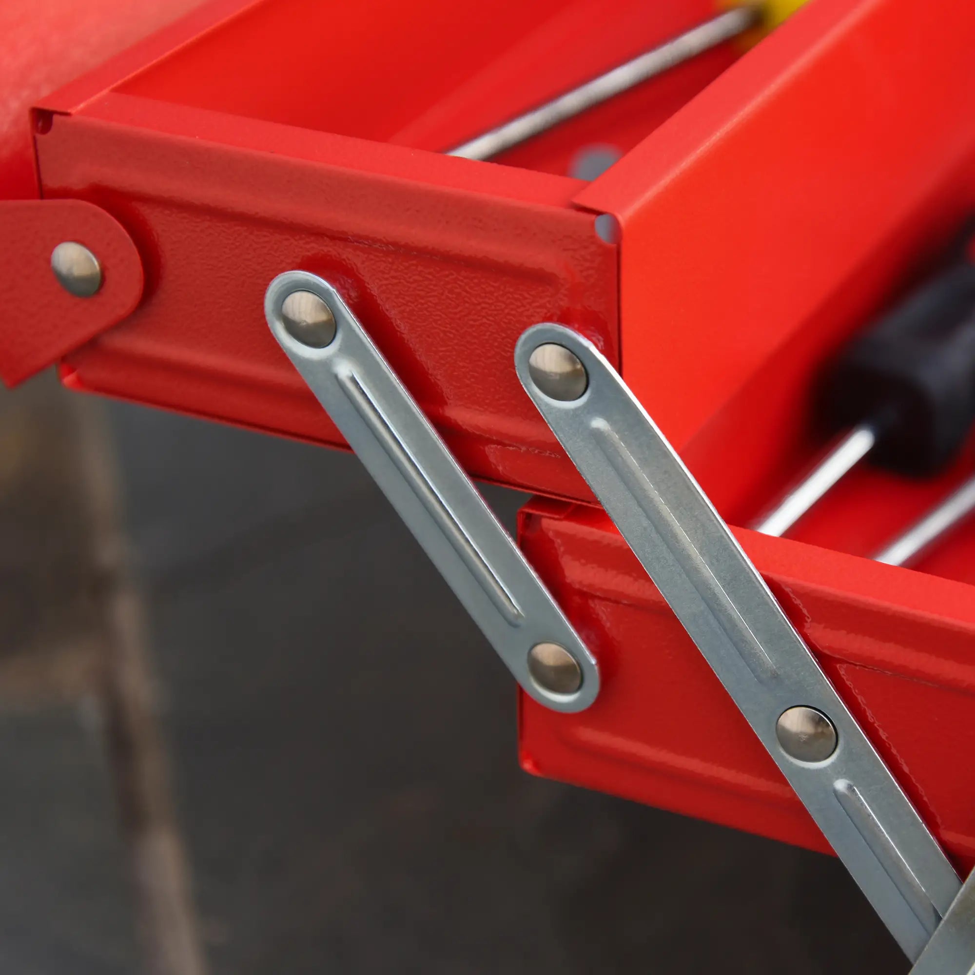 18 Inches Metal Tool Box, 5-Tray Cantilever Steel Chest, Red Tool Organizers at Gallery Canada