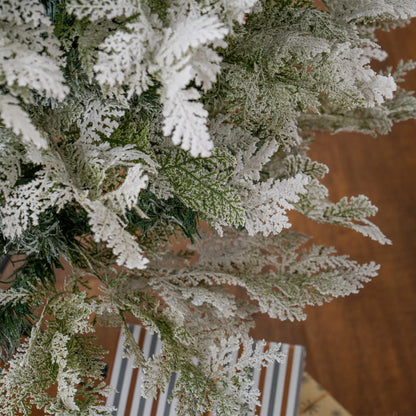 5 Feet Pencil Artificial Christmas Tree, 517 Cypress Branches, Auto Open, Green Pencil Christmas Trees at Gallery Canada