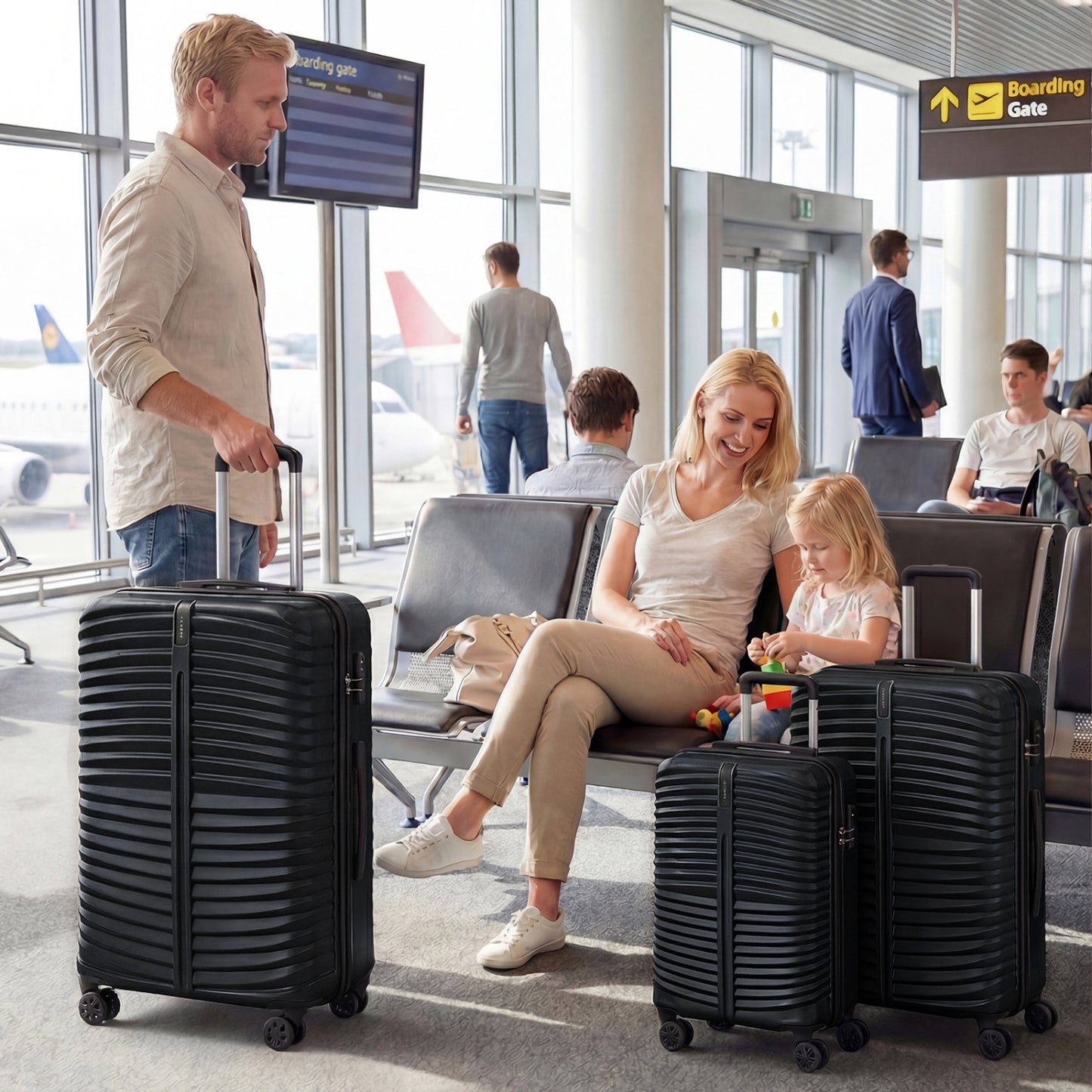 3-Piece 20/24/28 Inch Lightweight Hardside Luggage Set with 8-Spinner Wheels, Black Kids Luggage at Gallery Canada