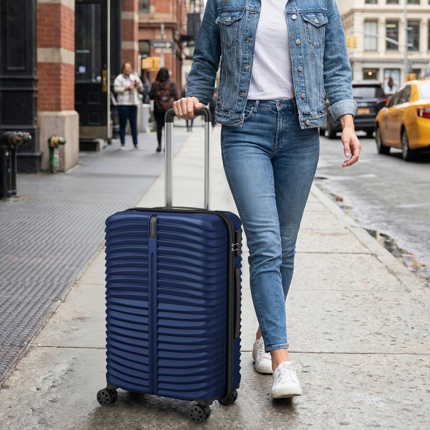 3-Piece 20/24/28 Inch Lightweight Hardside Luggage Set with 8-Spinner Wheels, Navy Kids Luggage at Gallery Canada