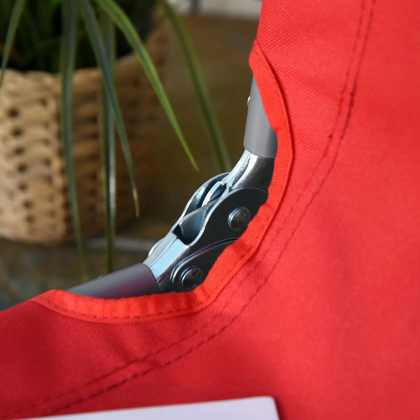 Folding Outdoor Lounge Chair, Portable Reclining Beach Lounger, Breathable Mesh, Red Lounger Chairs at Gallery Canada