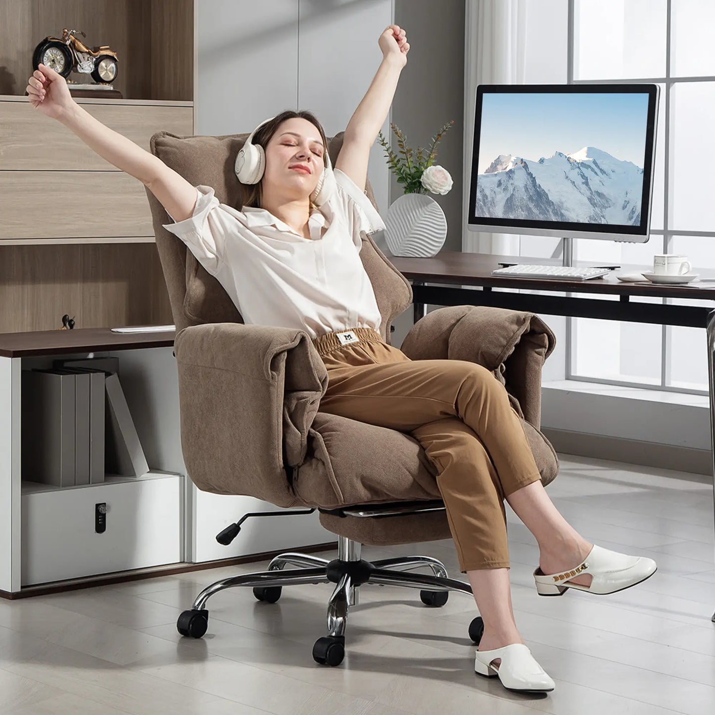 Desk Chair With Footrest, Adjustable Backrest, Light Brown Executive & Manager Chairs at Gallery Canada