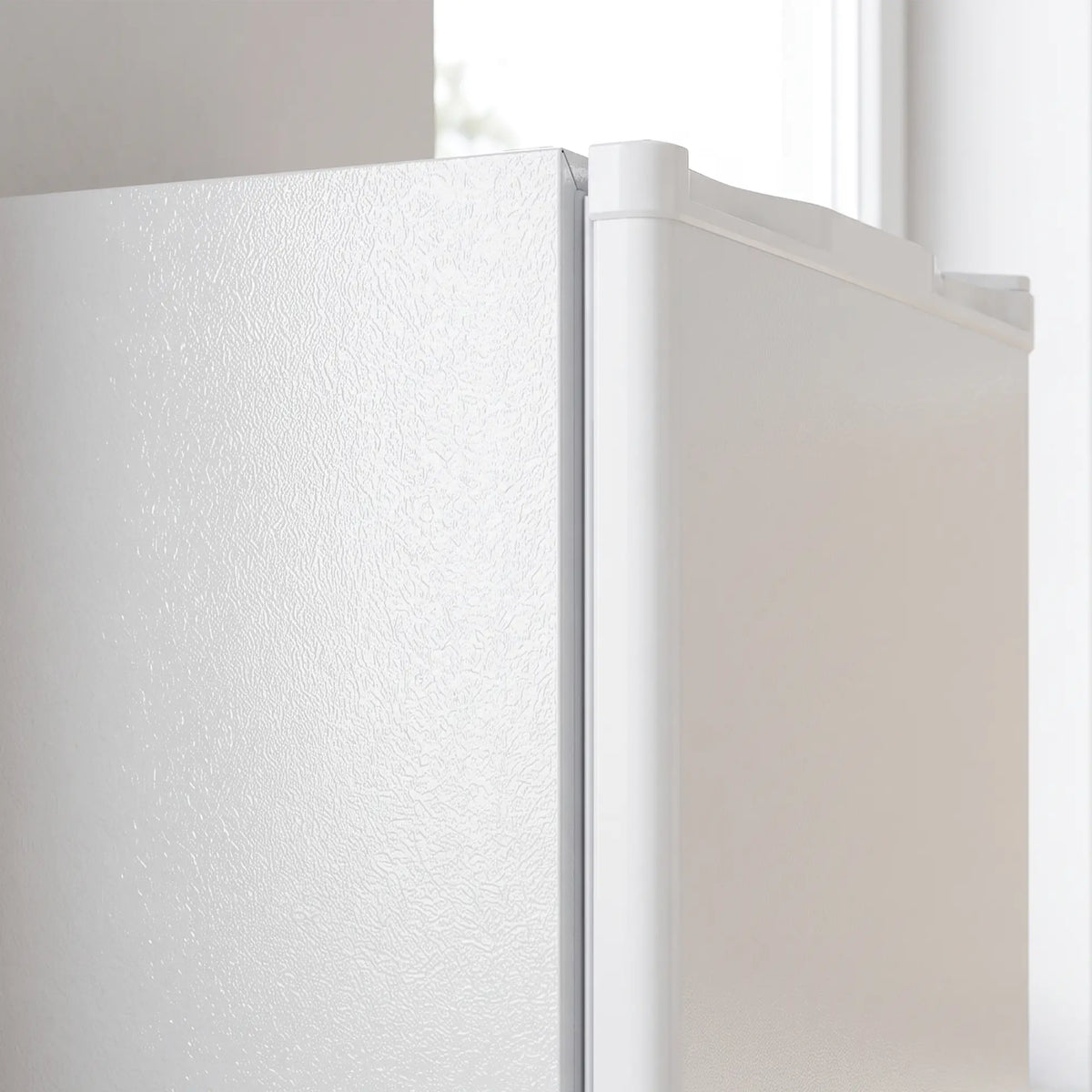 3.2 Cu Ft Mini Fridge, Chiller Box, Compact Refrigerator, White