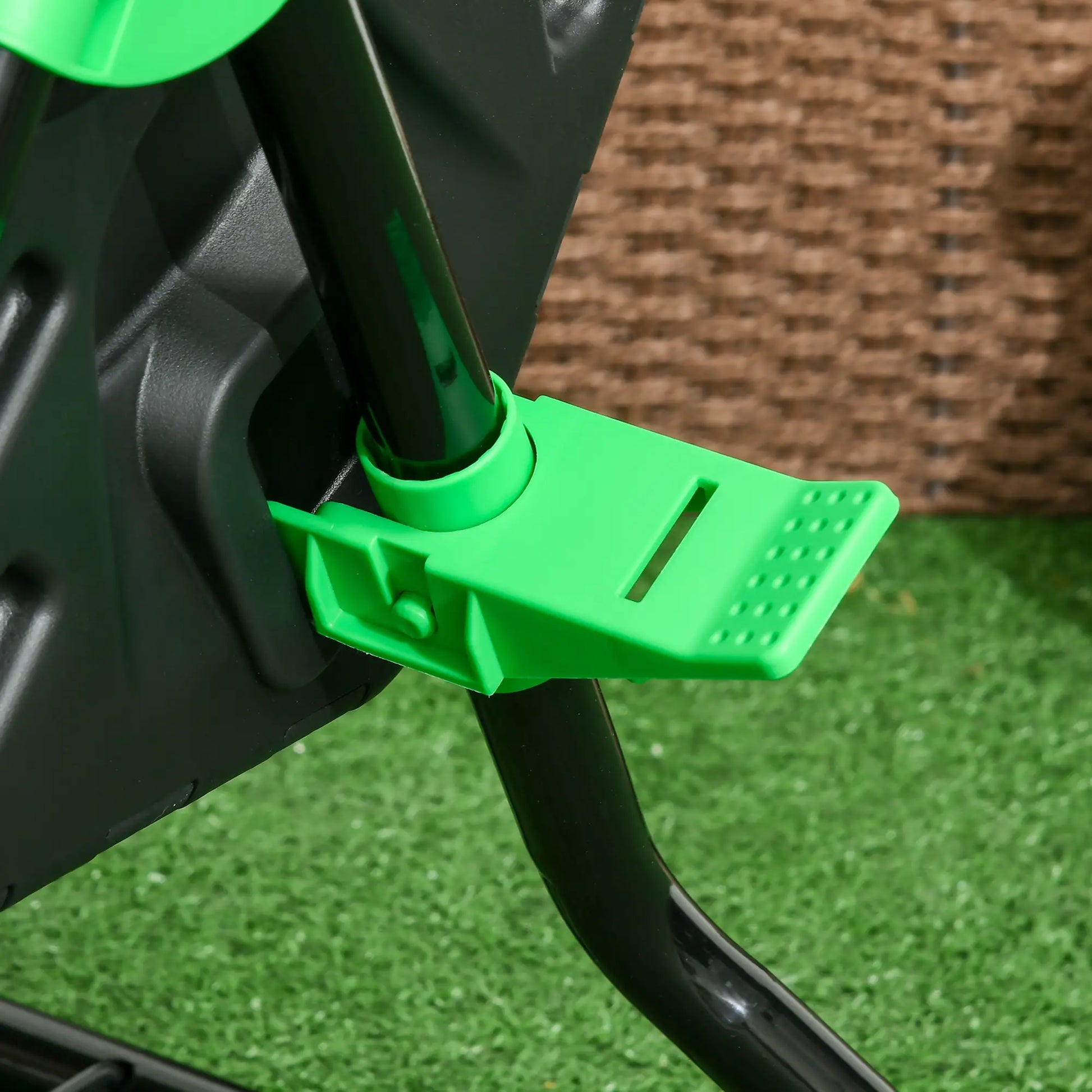 Rotating Composter, 17 Gallon, Steel Legs, 24 Vents Outdoor Compost Bin at Gallery Canada