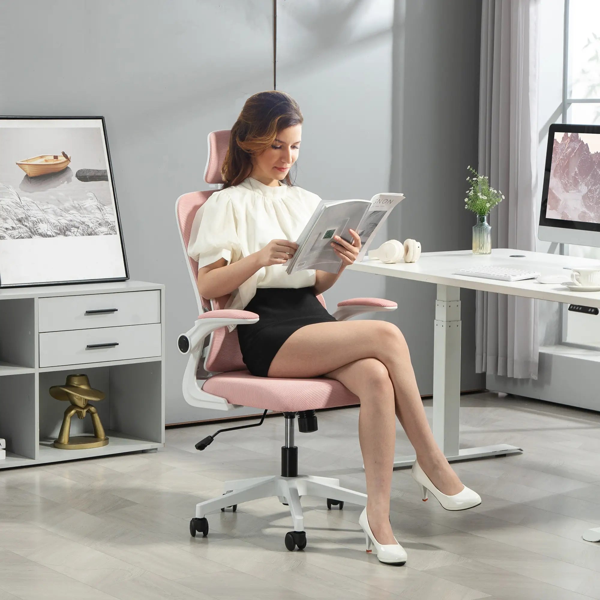 Mesh Office Chair, High Back with Headrest, Lumbar Support, Adjustable Height, Pink Executive & Manager Chairs at Gallery Canada
