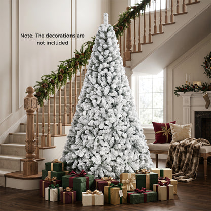 Sapin de Noël enneigé avec pointes de branches, M