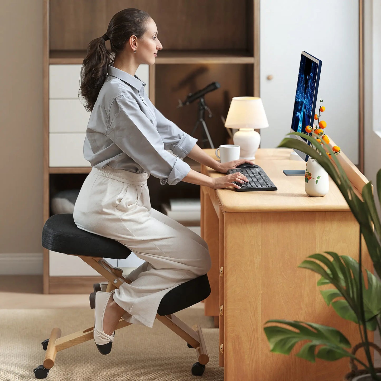 Ergonomic Kneeling Chair, Rubberwood Frame, Rolling Wheels, Black Office Chairs at Gallery Canada