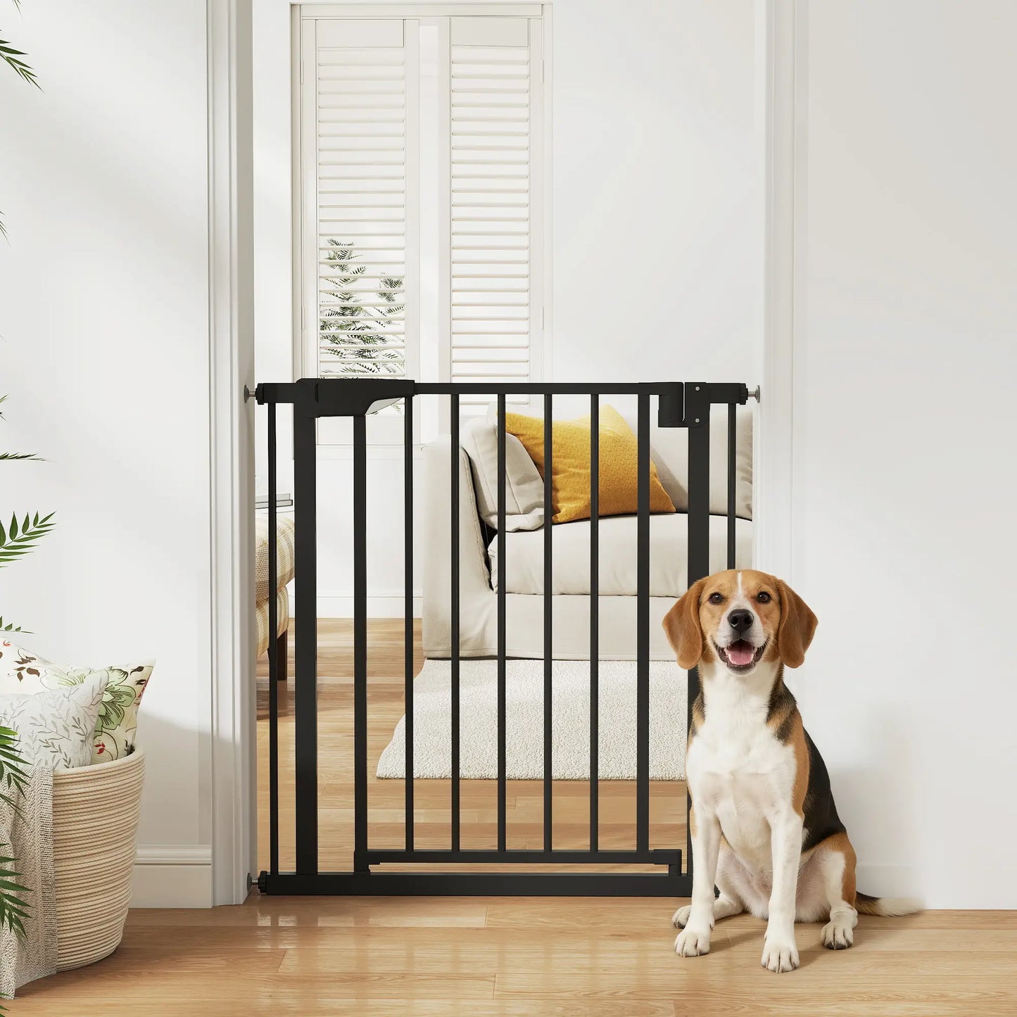 Baby Gate, Pet Safety Gate, 30"-32" Wide, Auto-Close, Black Pet Gates at Gallery Canada