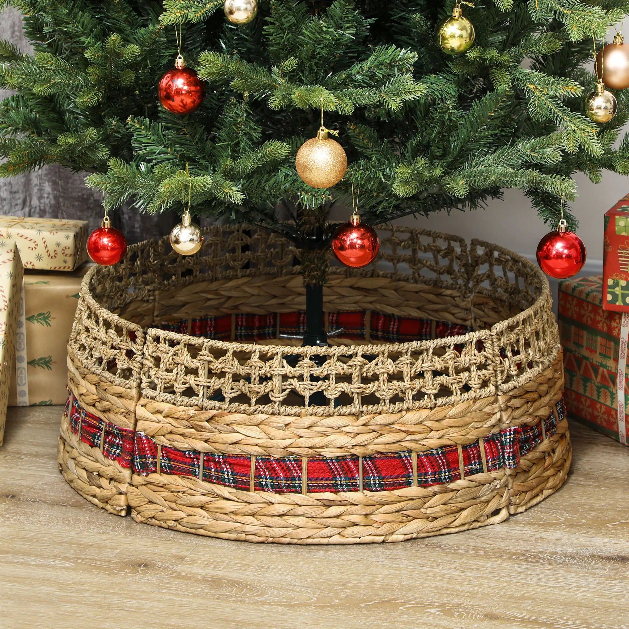 23 Inch Rustic Christmas Tree Skirt, Water Hyacinth Collar, Natural Christmas Trees at Gallery Canada