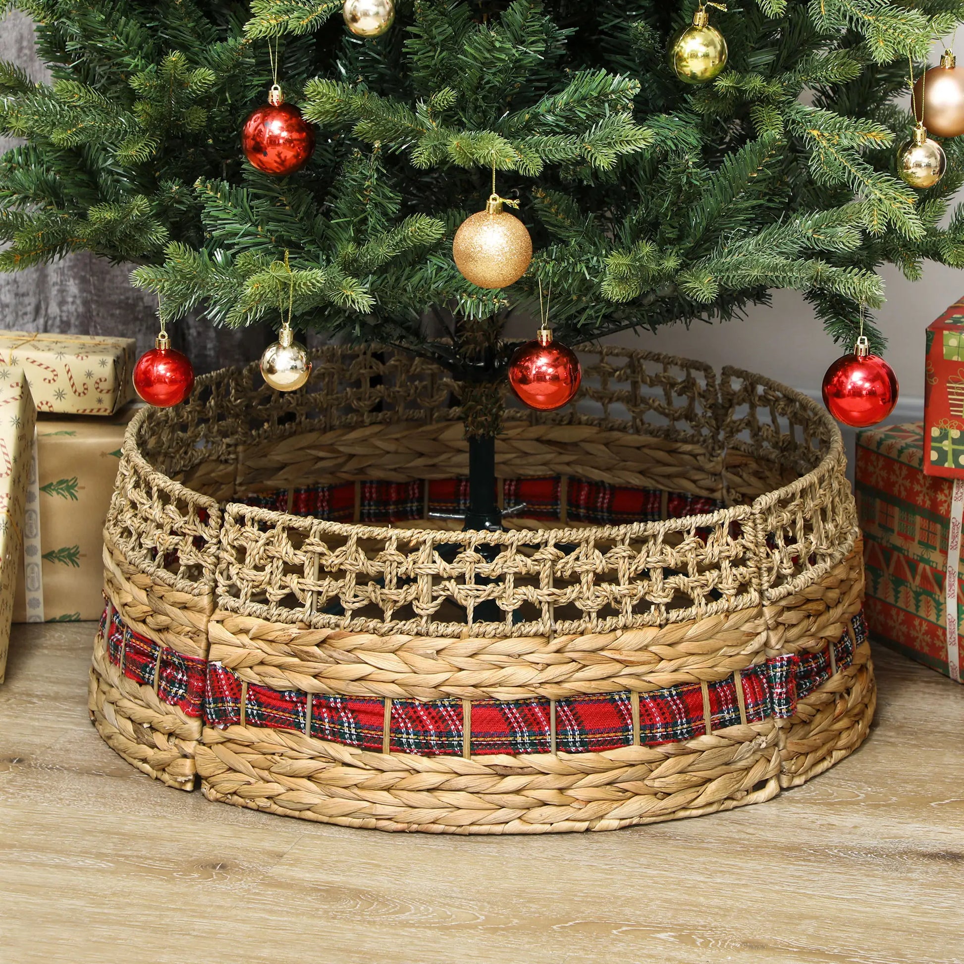 23 Inch Rustic Christmas Tree Skirt, Water Hyacinth Collar, Natural Christmas Trees at Gallery Canada