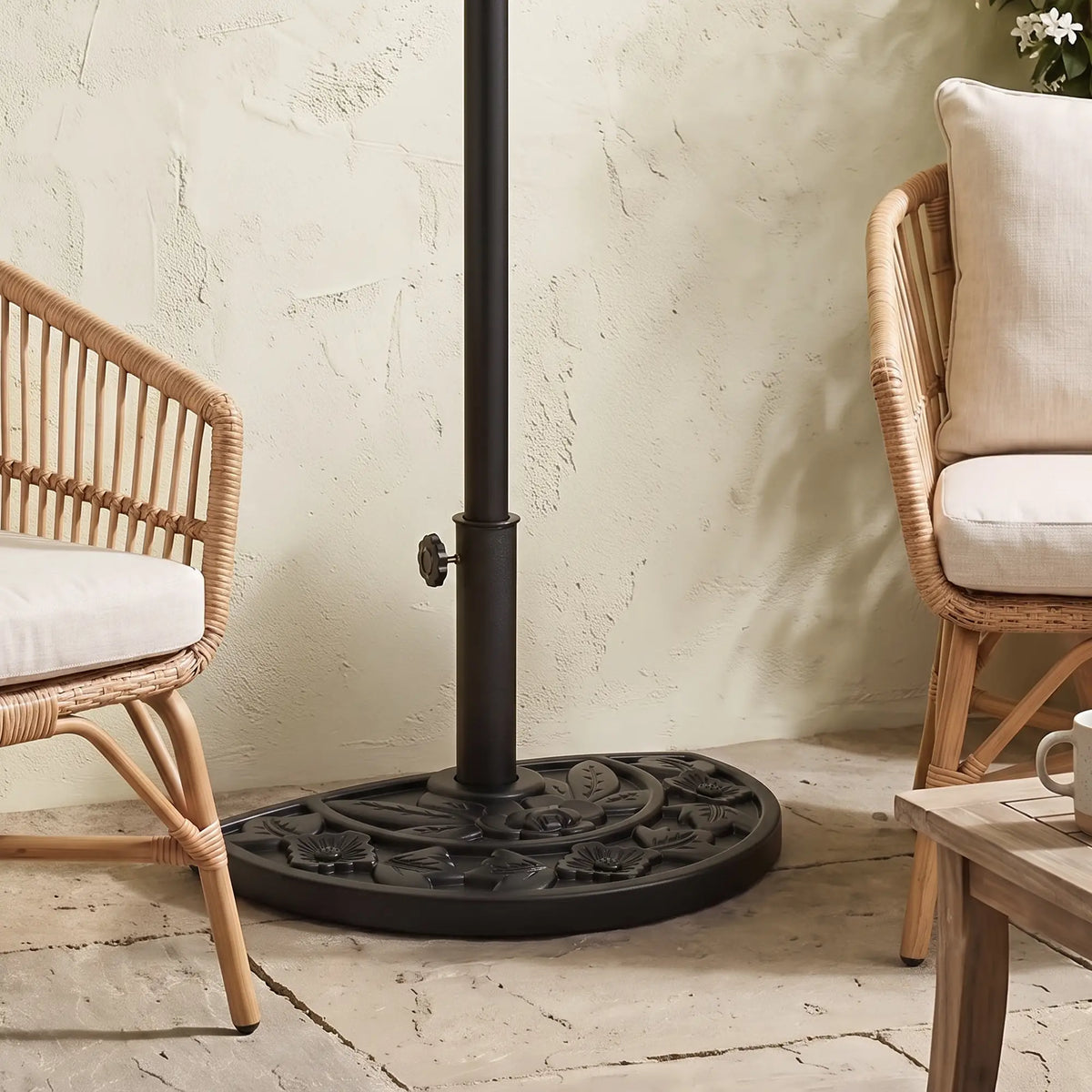 Heavy Duty Half Umbrella Base 20 lb, Outdoor Patio Stand, Black Umbrella Bases at Gallery Canada