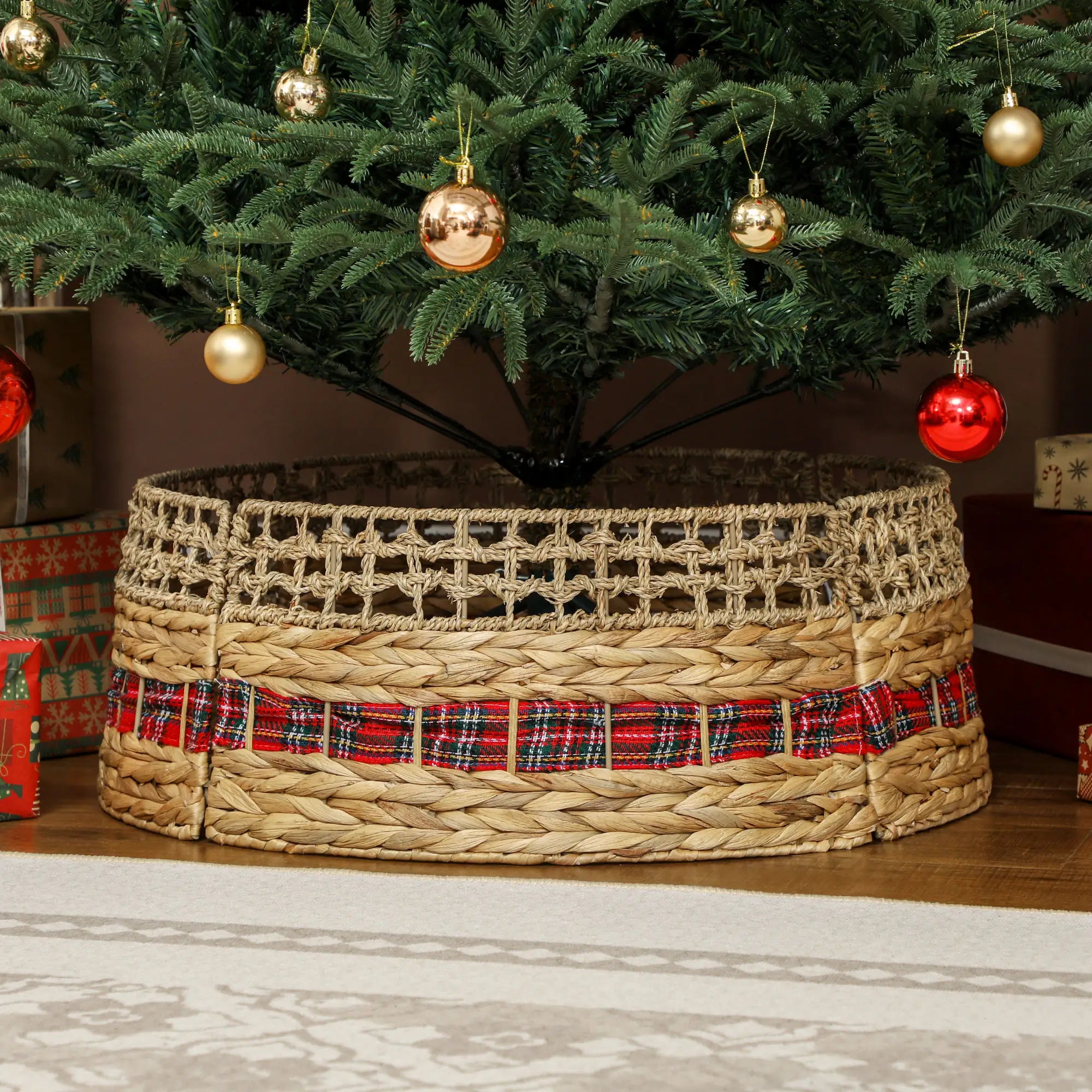 23 Inch Rustic Christmas Tree Skirt, Water Hyacinth Collar, Natural Christmas Trees at Gallery Canada