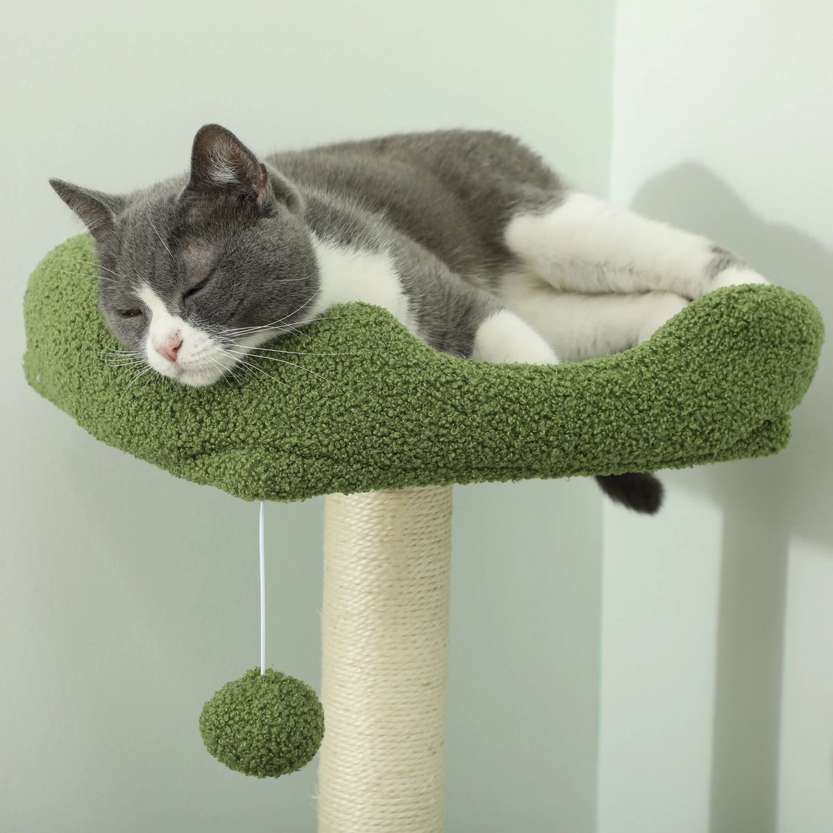 47" Tall Cat Tree Tower, Condo, Ladder, Scratching Posts, Green Cat Trees at Gallery Canada