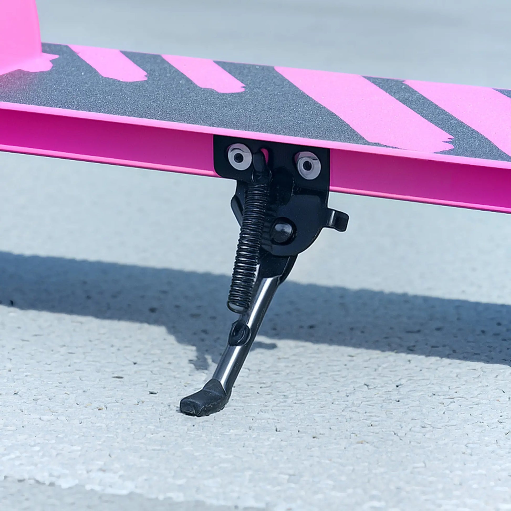 Kids Scooter, Light Up Wheels, Adjustable Handlebar, Rear Brake, Ages 3-8, Pink Scooters at Gallery Canada