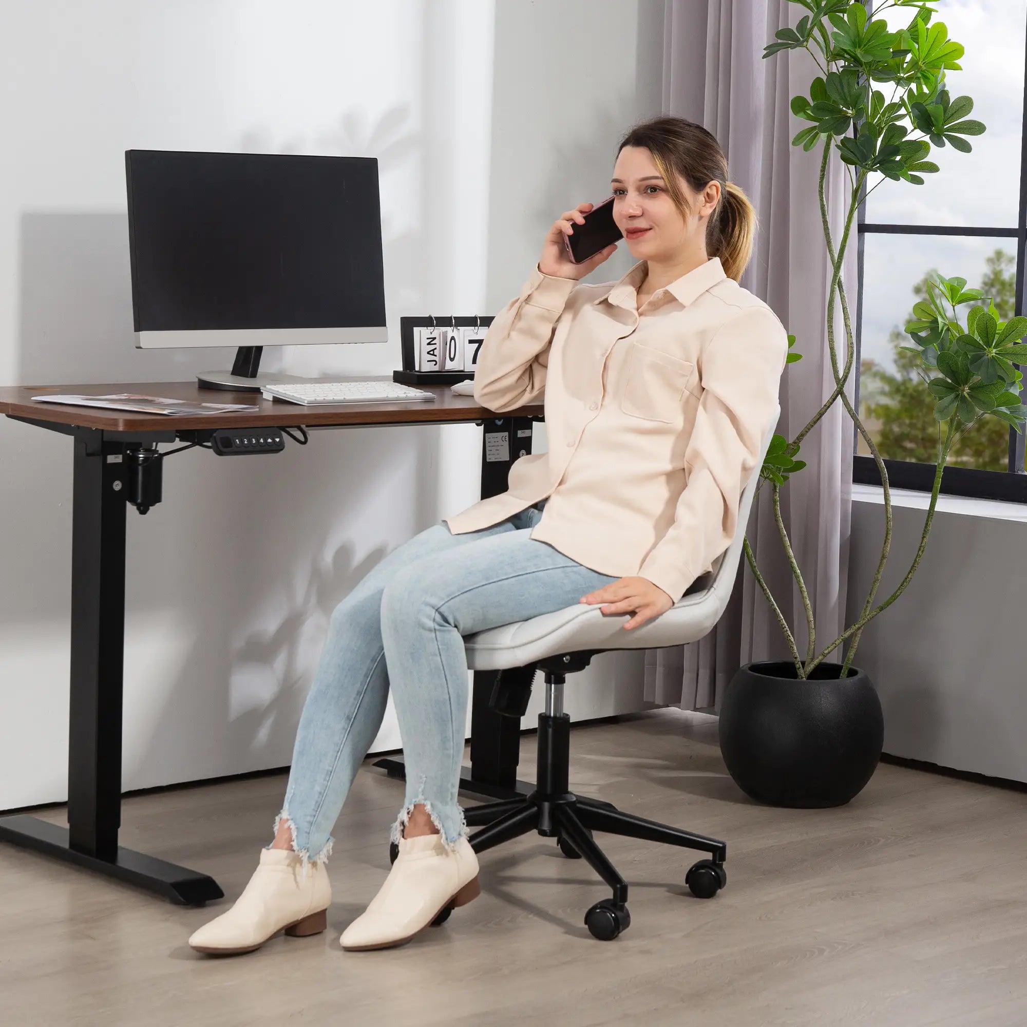 Armless Office Chair, 360° Swivel, Adjustable Height, Cream White Task Chairs at Gallery Canada