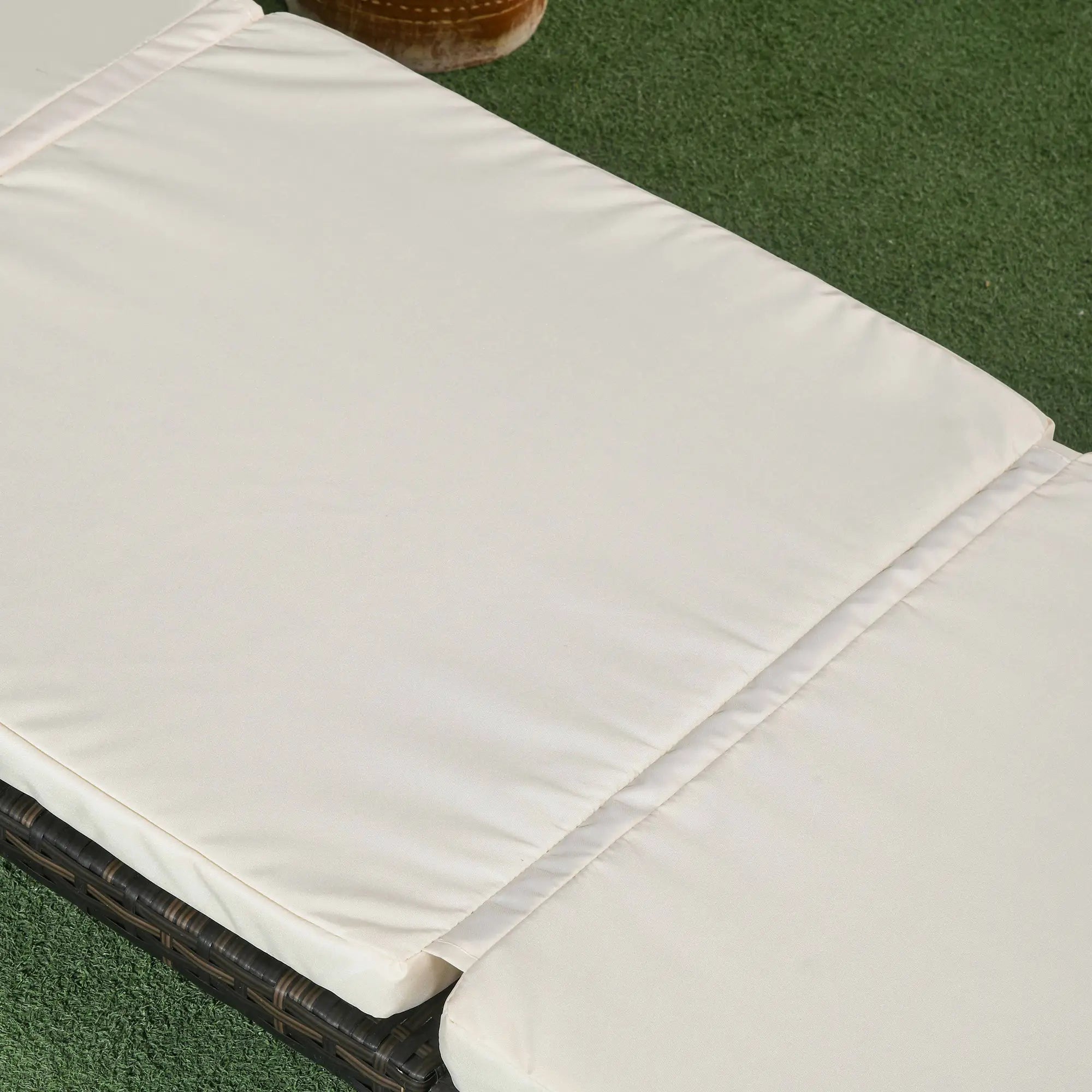 Outdoor Lounger, 5-Level Adjustable Back, Headrest, Cream White Chaise Loungers at Gallery Canada