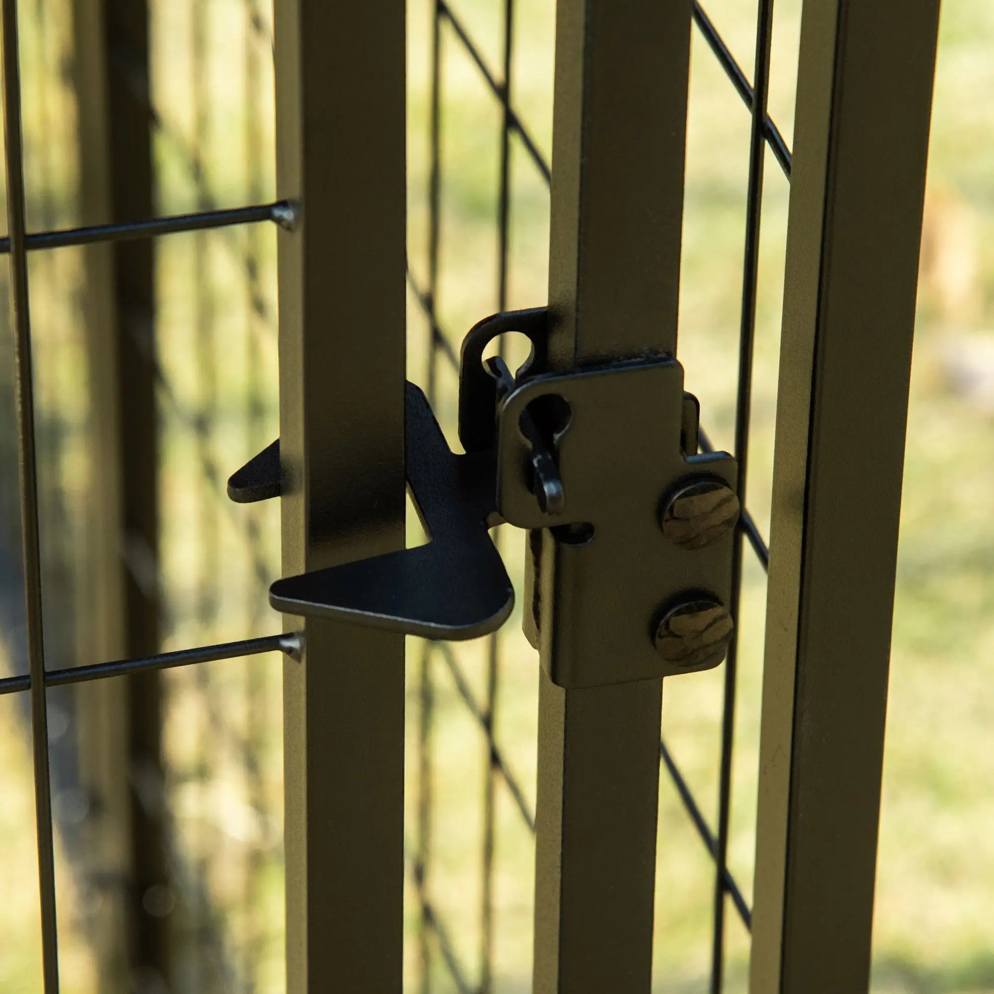 Outdoor Dog Kennel, Lockable Pet Playpen, Welded Steel Fence, Rotating Bowl, Red Houses, Kennels & Pens at Gallery Canada