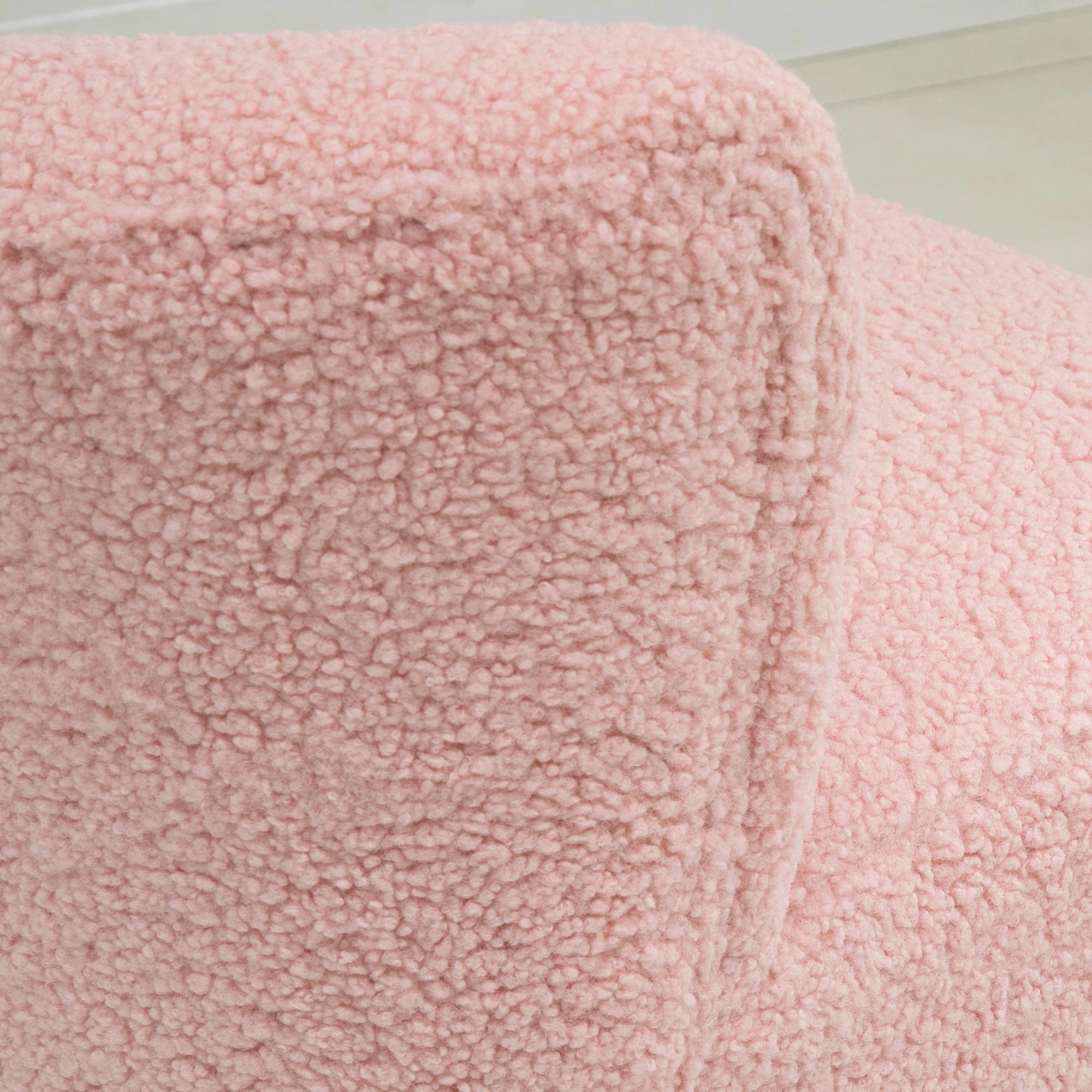 Lounge Chair for Bedroom Living Room Chair with Soft Upholstery and Gold Legs Pink Accent Chairs at Gallery Canada