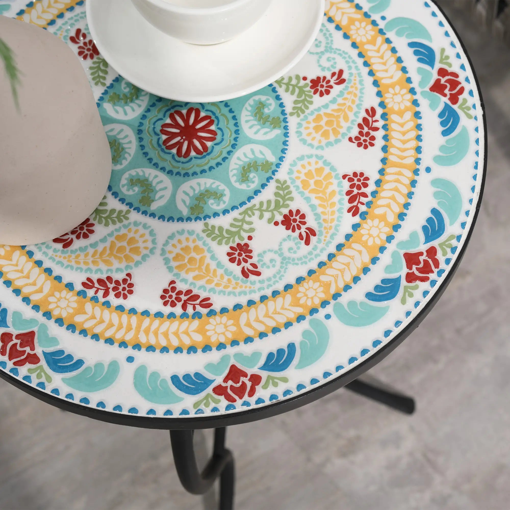 Round Mosaic Patio Table, Metal Frame, Outdoor Garden Furniture, Multicolor Patio Side Tables at Gallery Canada