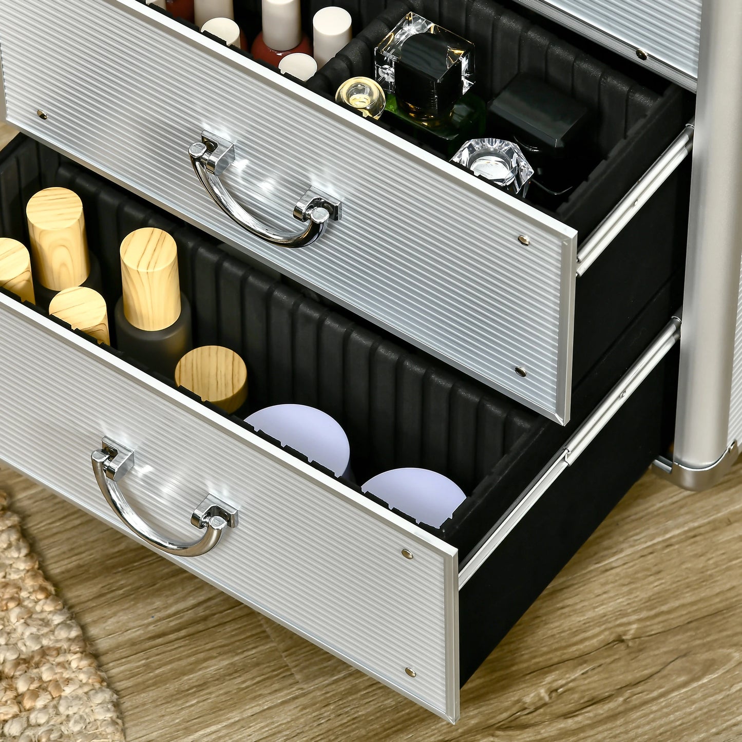 Aluminum Rolling Makeup Train Case, Portable Cosmetic Case, Lockable with Wheels, Silver Makeup Cases at Gallery Canada