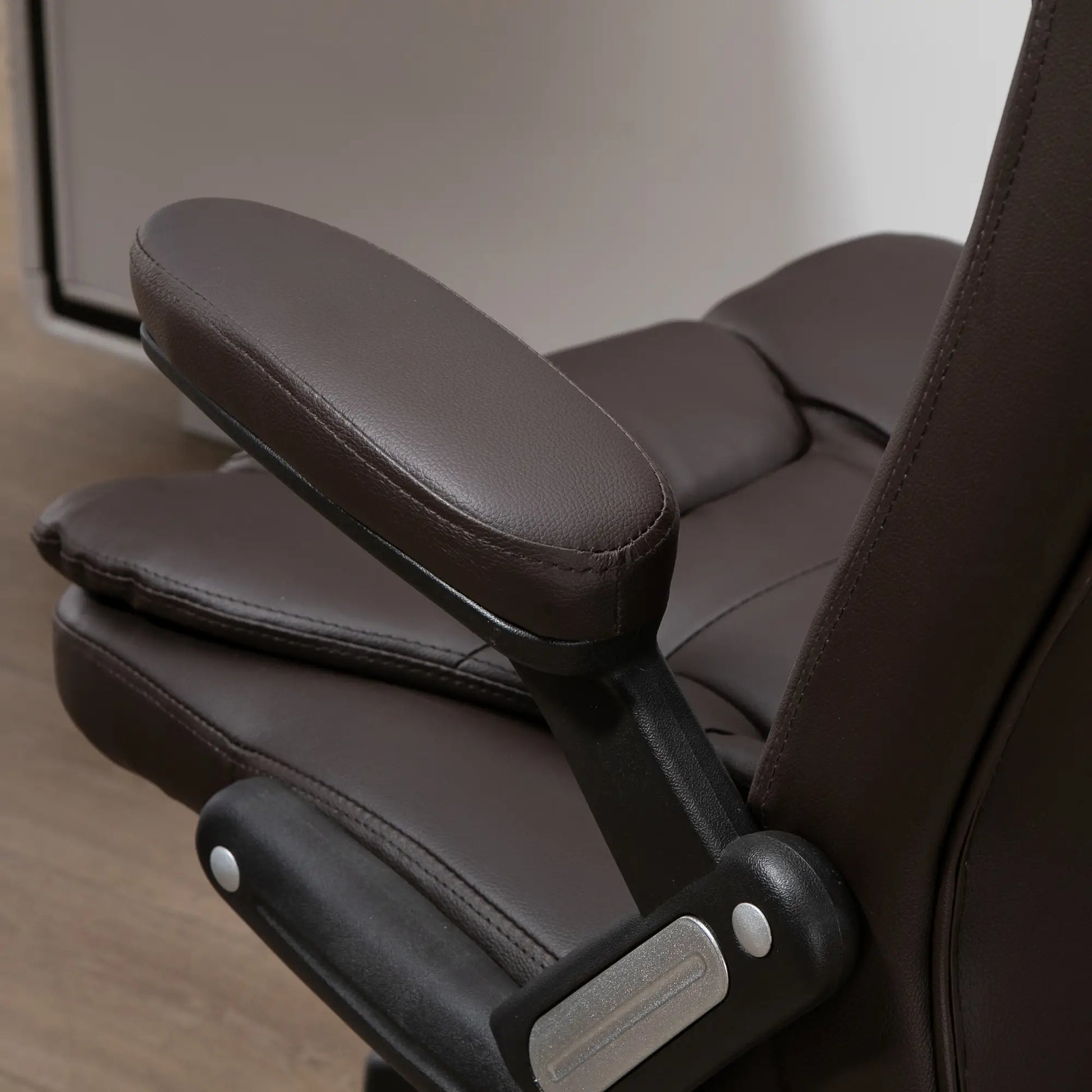 Executive Massage Chair, Heated High Back, Reclining, Swivel, Leather, Adjustable, Vibrating, Black Massage Chairs at Gallery Canada