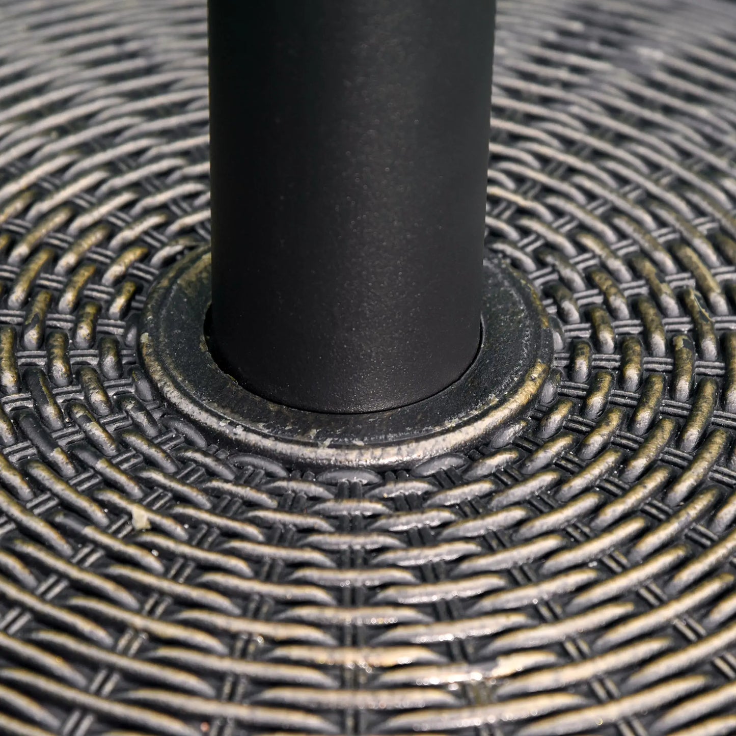 29LBS Offset Patio Umbrella Stand, Fits Φ1.4", Φ1.5", Φ1.9", Black Umbrella Bases at Gallery Canada