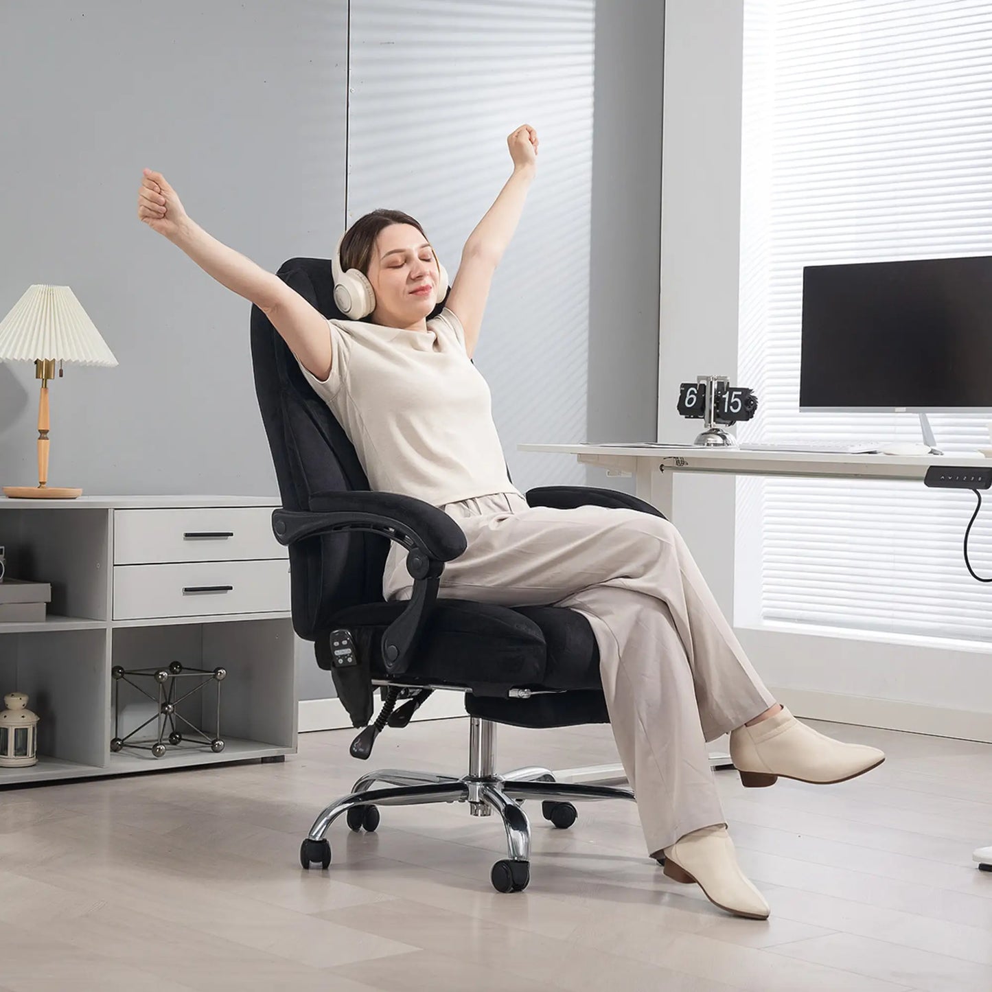 Reclining Massage Office Chair, Black Massage Chairs at Gallery Canada