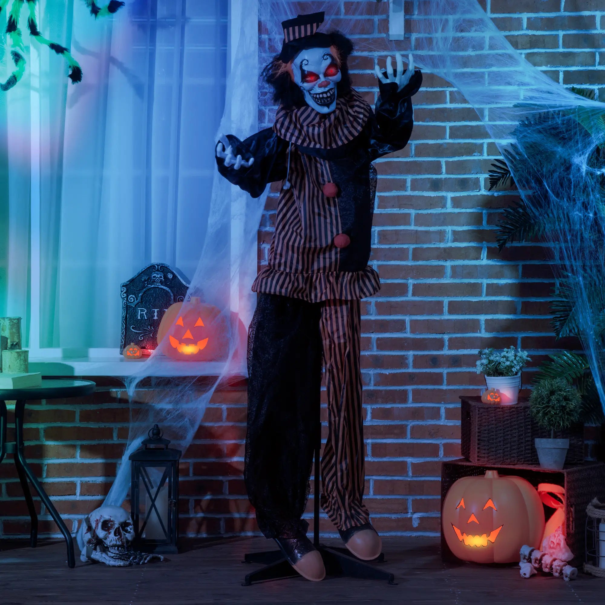 5.6' Life Size Clown Halloween Decoration, Animatronic with Light Up Eyes Halloween Decorations at Gallery Canada