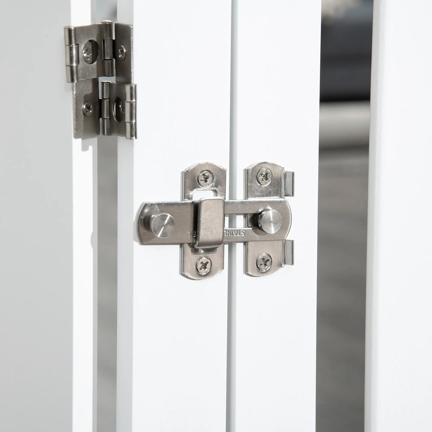 31.5"H Foldable Dog Gate with Door, 3 Panels, White Houses, Kennels & Pens at Gallery Canada