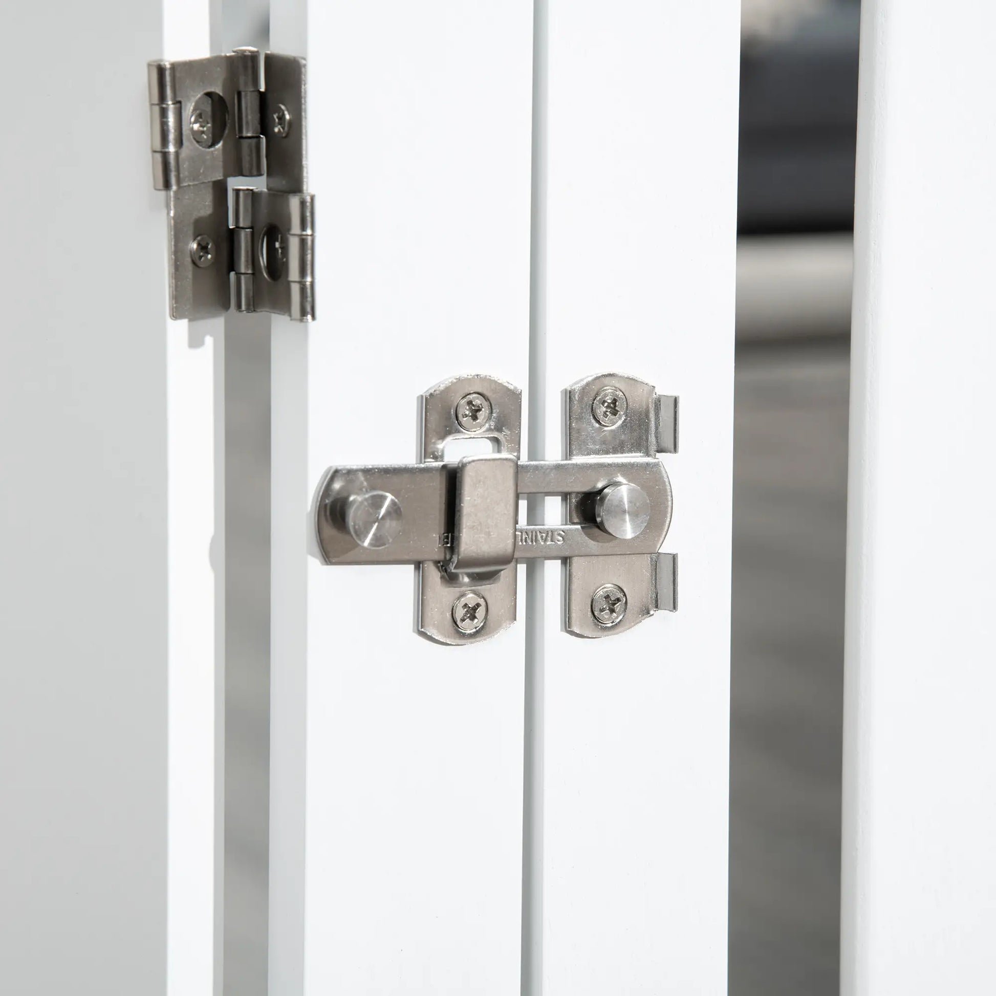 31.5"H Foldable Dog Gate with Door, 3 Panels, White Houses, Kennels & Pens at Gallery Canada