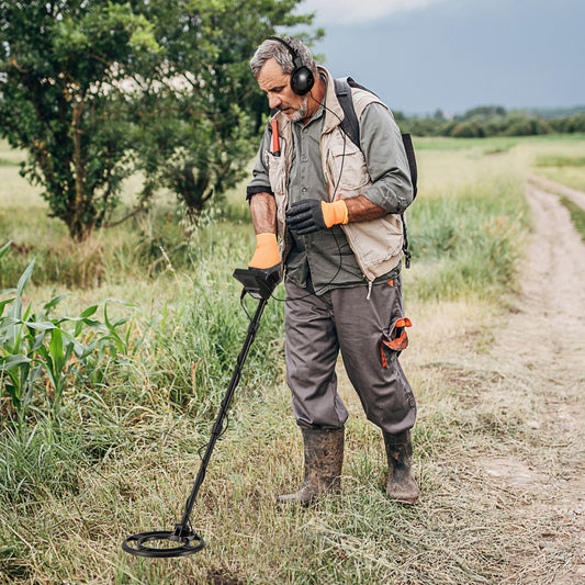 Metal Detector with Backlit LCD Display and Advanced DSP Chip, Black Garden Tools Black at Gallery Canada