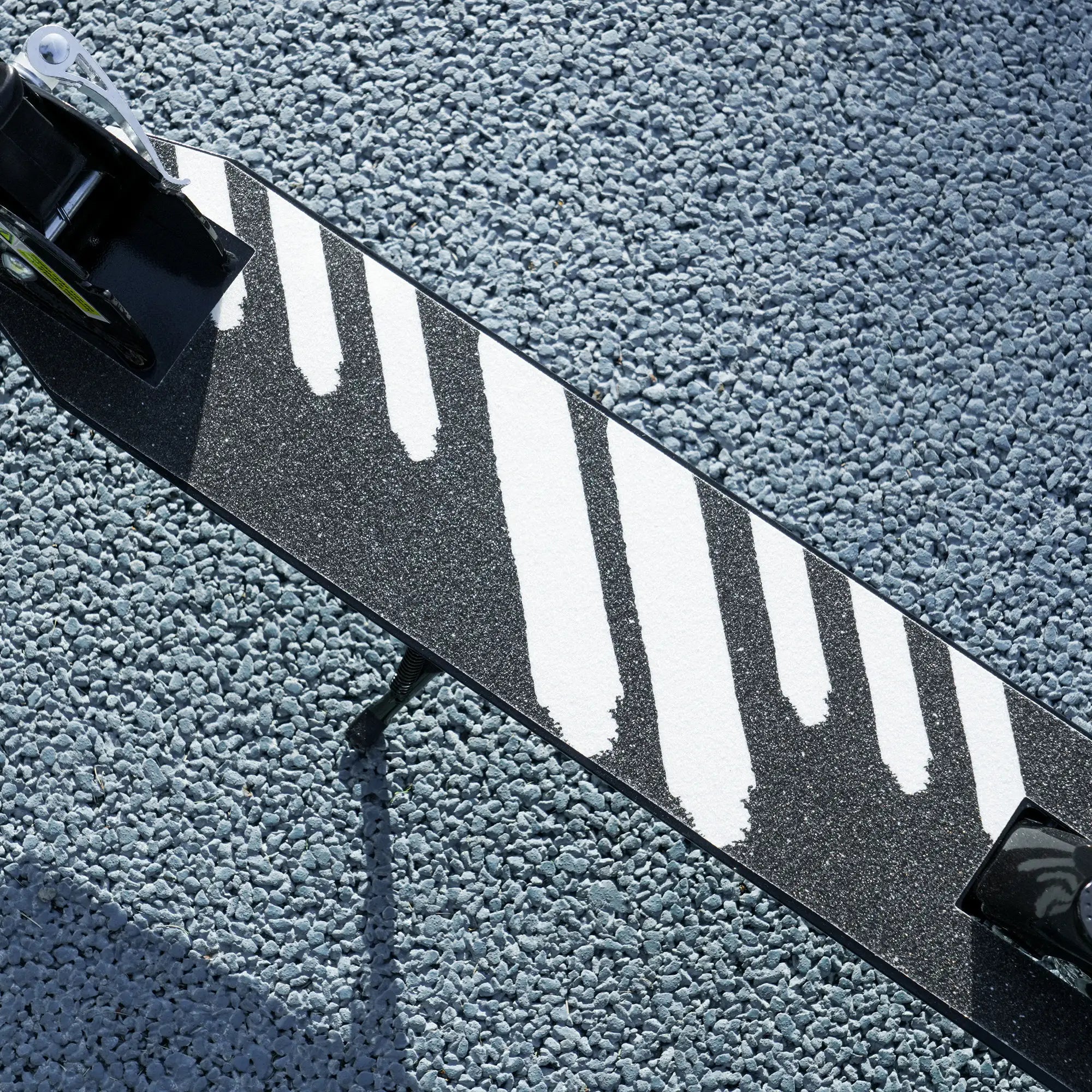 Kids Scooter, Light Up Wheels, Adjustable Handlebar, Rear Brake, Black Scooters at Gallery Canada