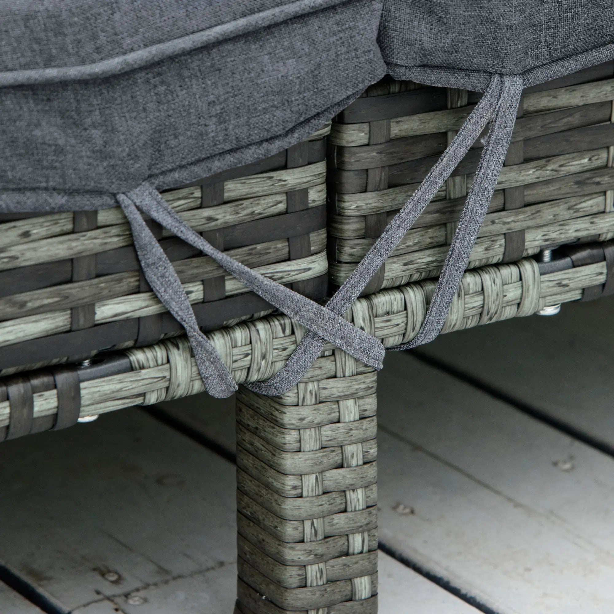 Wicker Double Chaise Lounge, Outdoor Recliner, Rattan Sunbed, Adjustable Backrest, Black, Grey Chaise Loungers at Gallery Canada