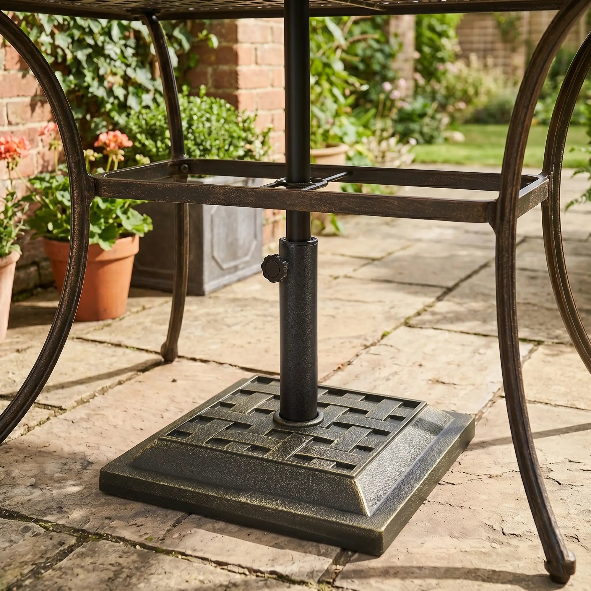 20 Lb Patio Umbrella Stand, Bronze Umbrella Bases at Gallery Canada