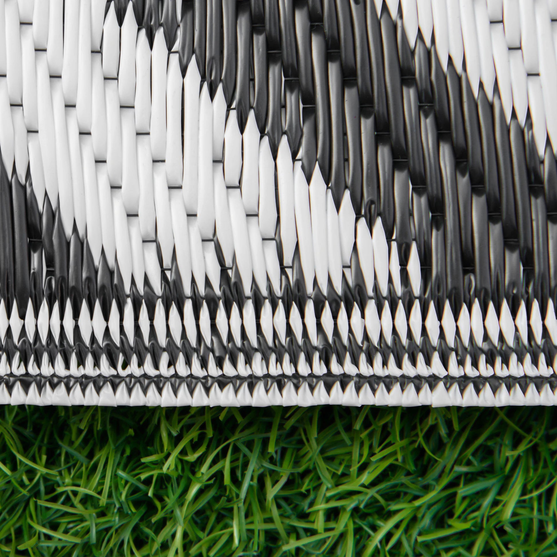 Reversible Outdoor RV Rug, 4' x 6', Patio Mat, Black & White Outdoor Reversible Rugs at Gallery Canada
