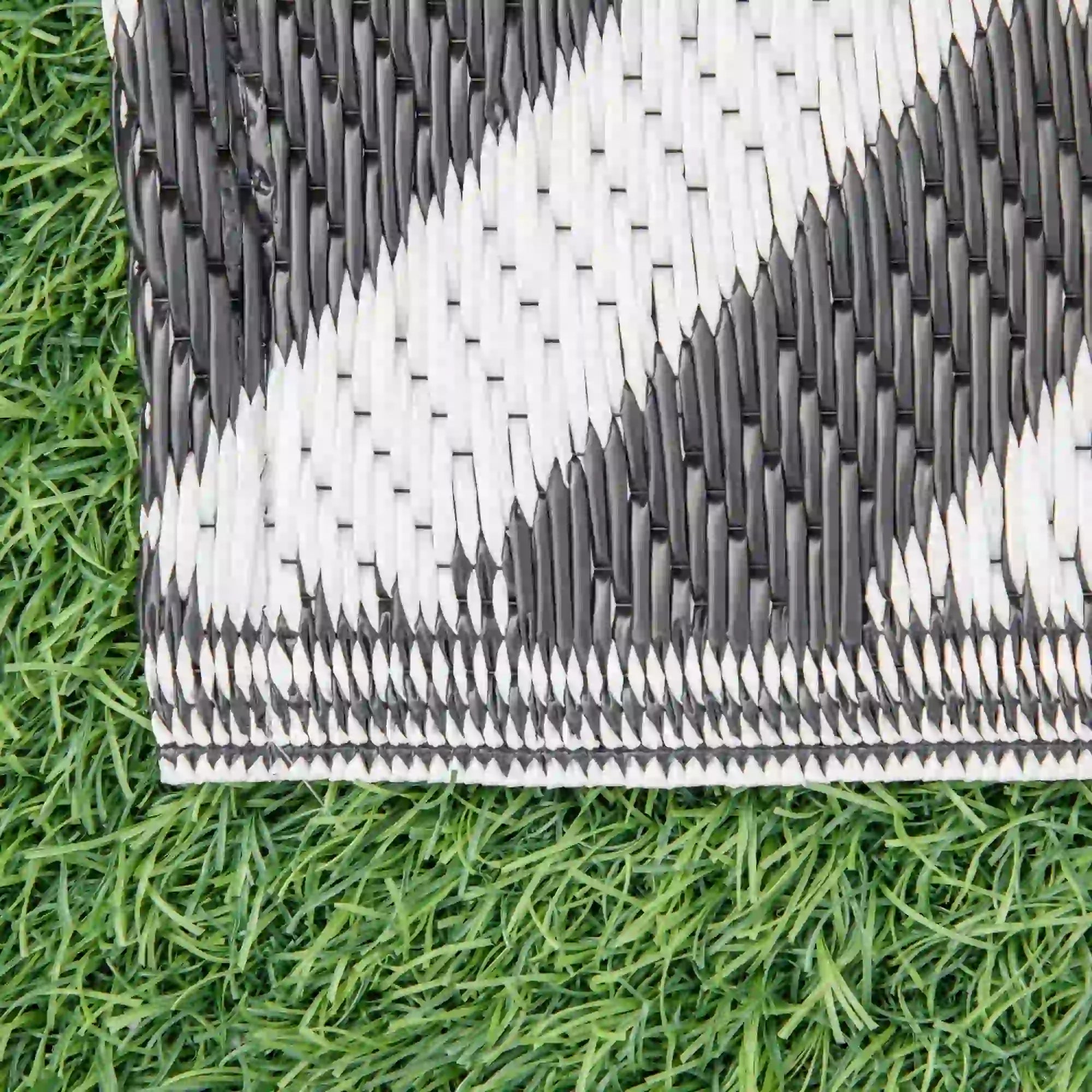 Reversible Outdoor RV Rug, Patio Floor Mat, 6' x 9', Black & White Outdoor Reversible Rugs at Gallery Canada