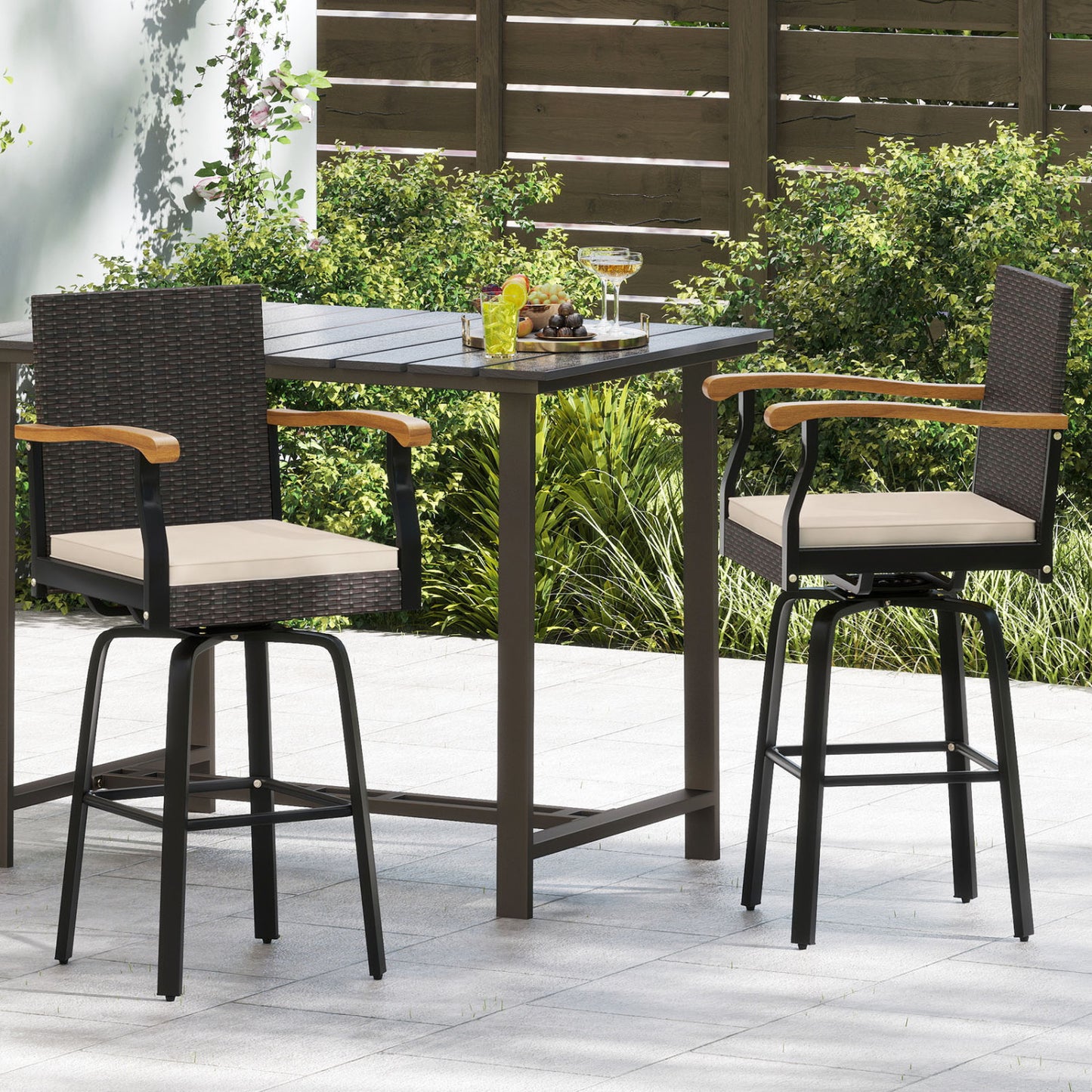 Tabouret de bar pivotant d'extérieur avec coussin et accoudoirs en bois d'acacia, marron
