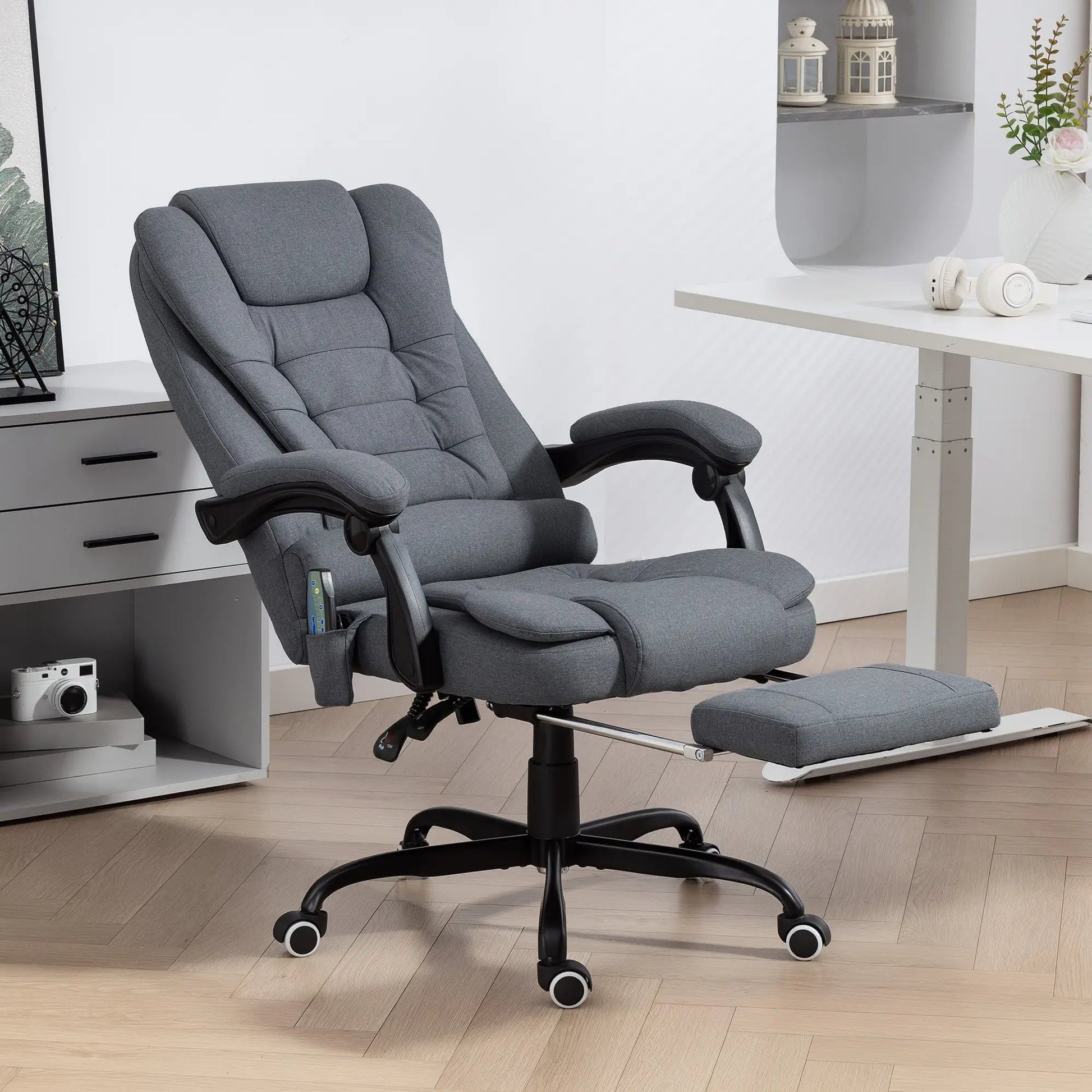 7-Point Vibrating Massage Chair, Reclining Office Chair with Footrest, Grey Massage Chairs at Gallery Canada
