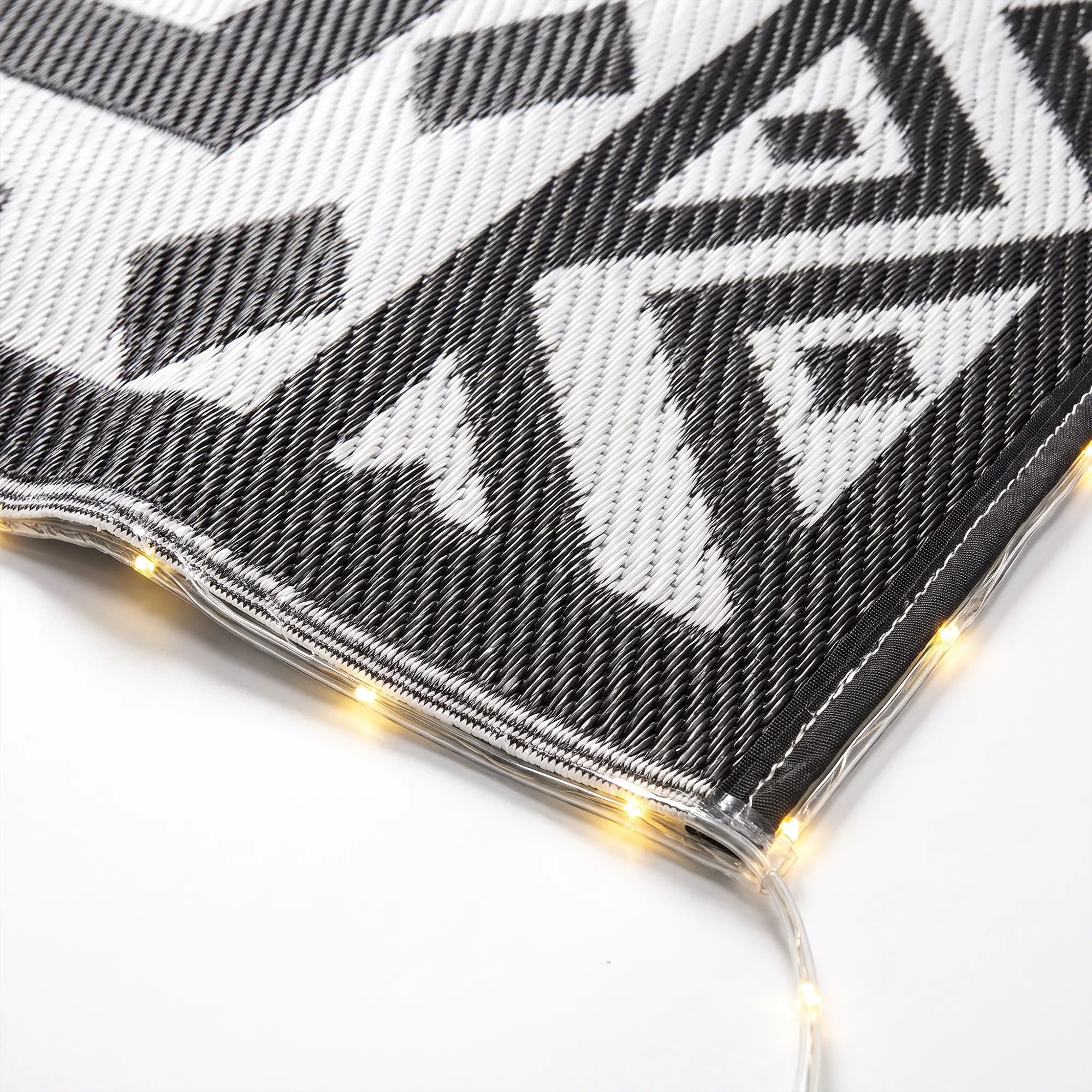 Reversible Plastic Straw Rug, LED Lights, 12' x 9' Outdoor Reversible Rugs at Gallery Canada