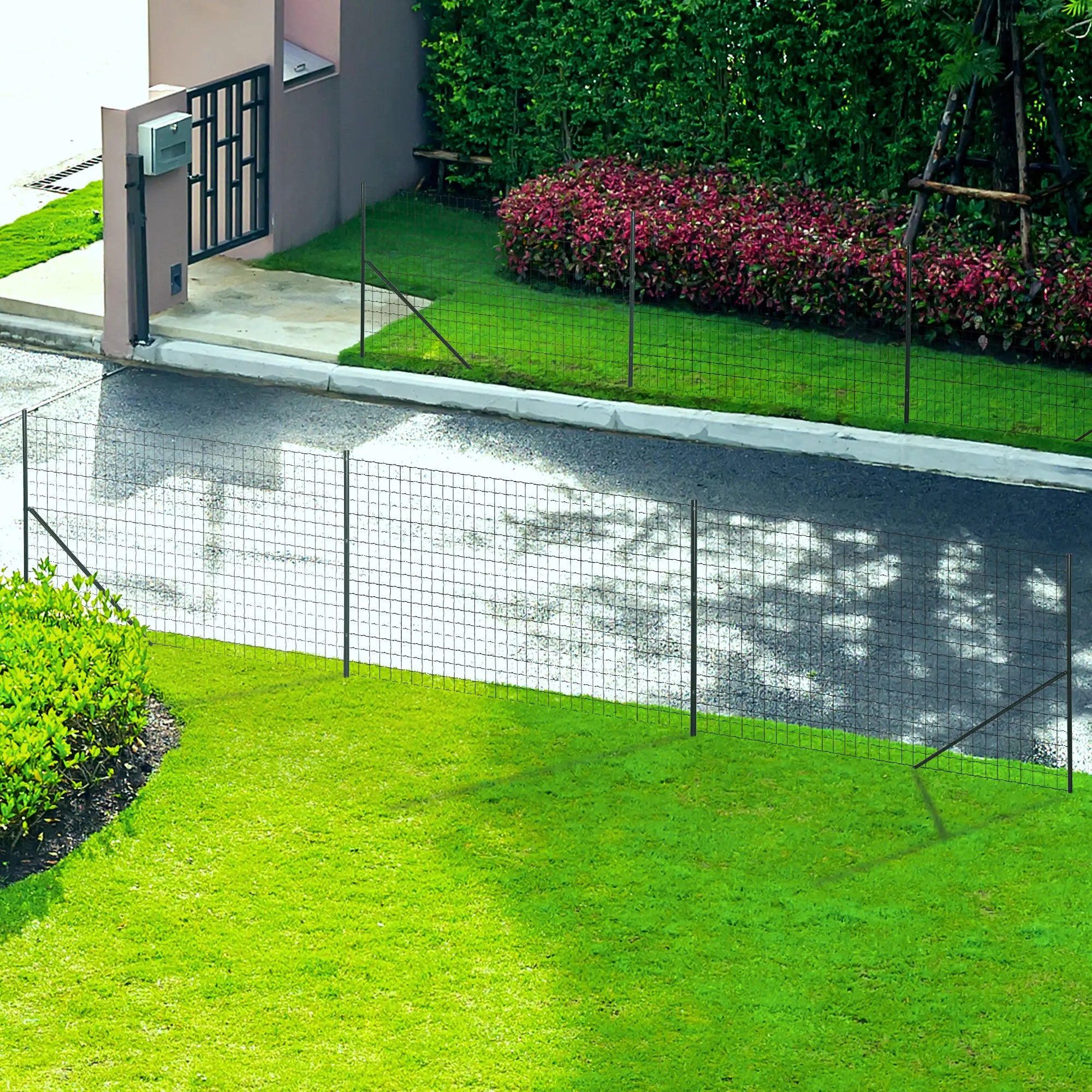 Garden Fence Barrier, Welded Fence Roll, Green Plastic-Coated Steel, Green Garden Fences at Gallery Canada